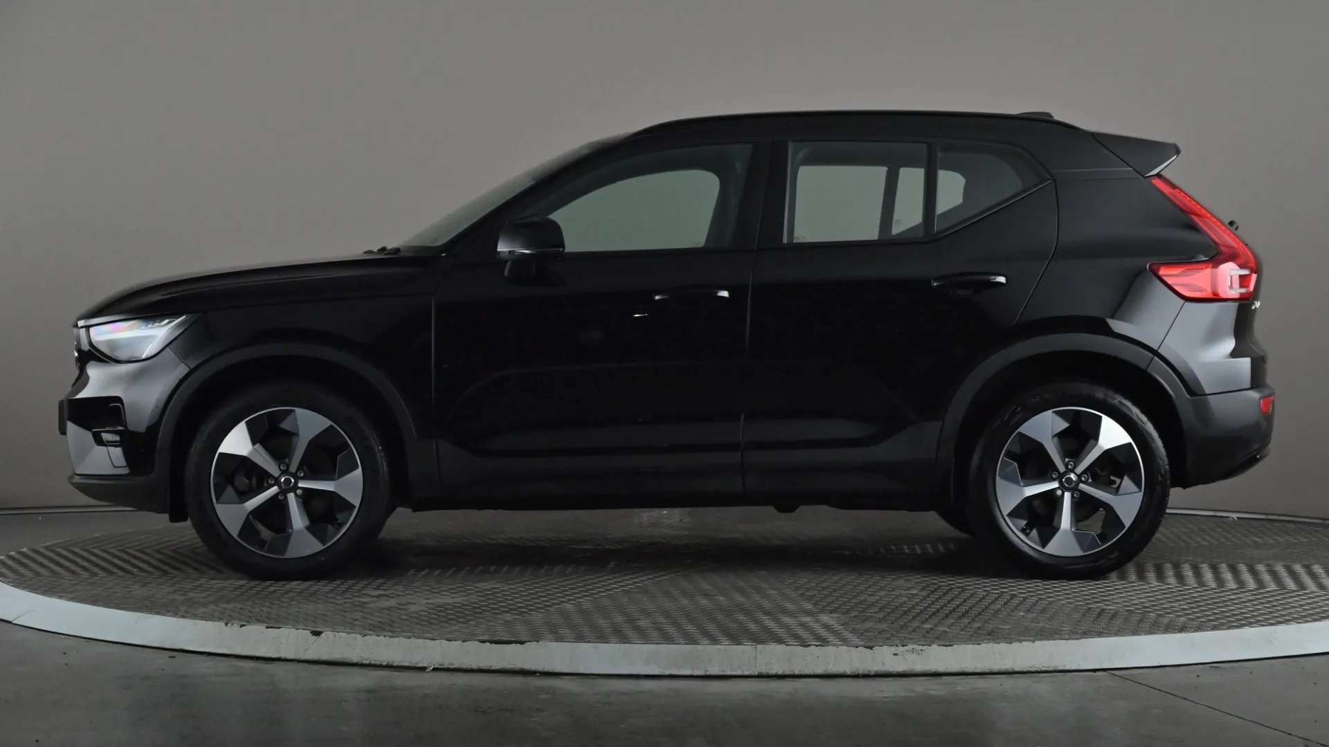 A 2024 VOLVO XC40 2.0 B3P Plus Dark Auto A 2024 VOLVO XC40 2.0 B3P Plus Dark Auto