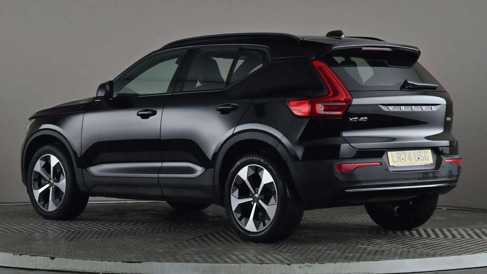 A 2024 VOLVO XC40 2.0 B3P Plus Dark Auto A 2024 VOLVO XC40 2.0 B3P Plus Dark Auto