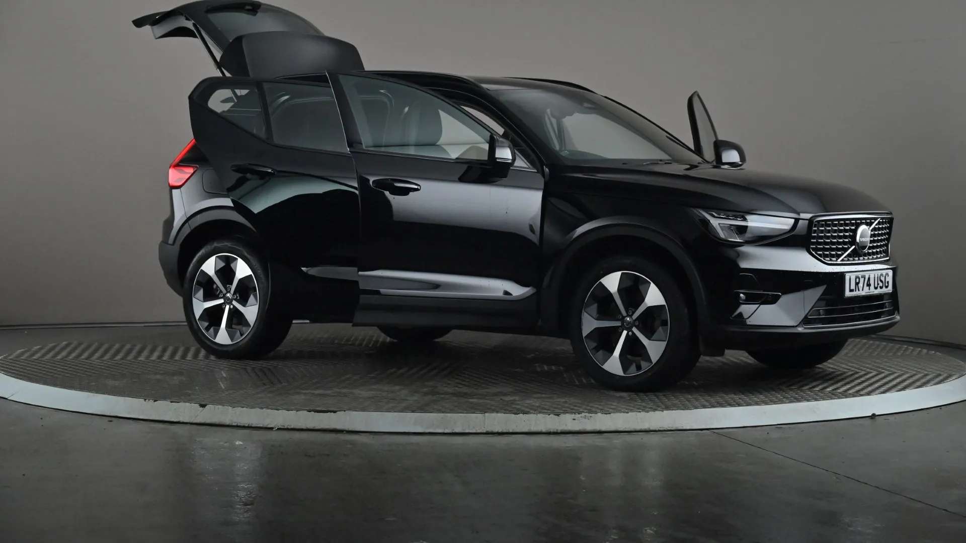 2024 VOLVO XC40 2024 VOLVO XC40