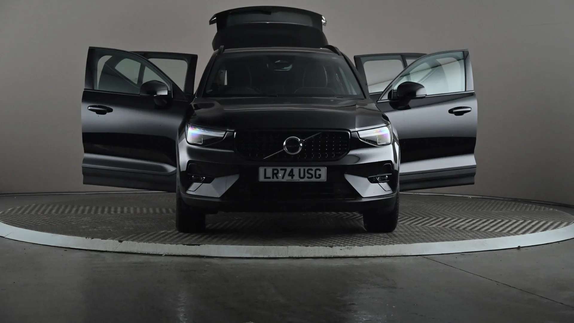 2024 VOLVO XC40 2024 VOLVO XC40