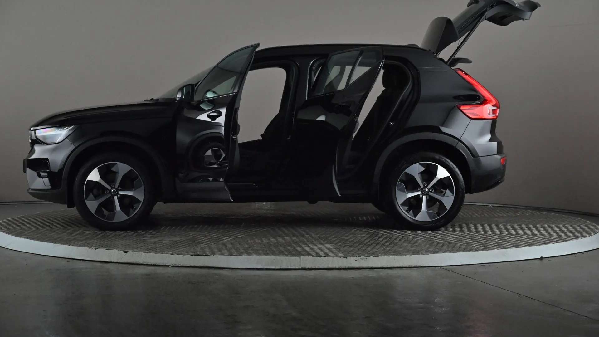 2024 VOLVO XC40 2024 VOLVO XC40