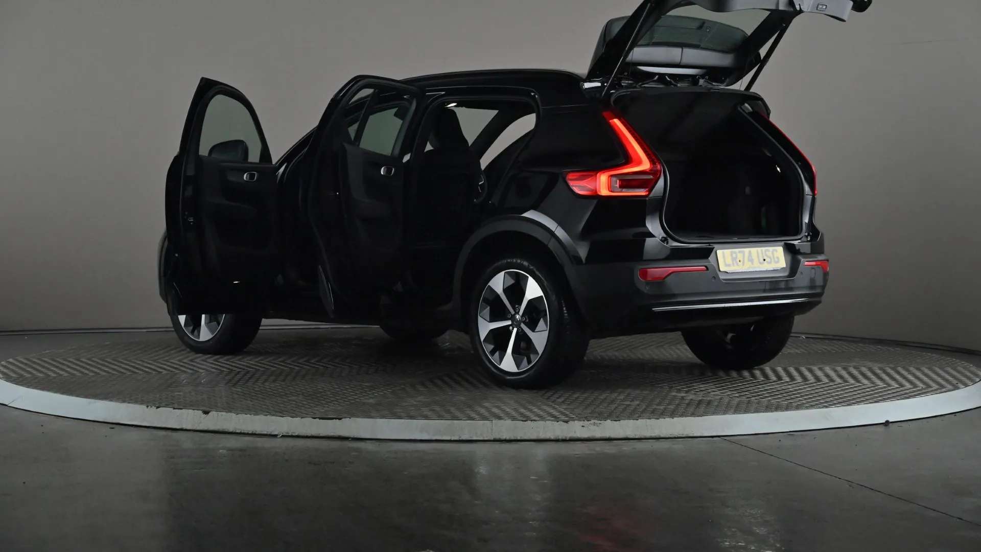 2024 VOLVO XC40 2024 VOLVO XC40