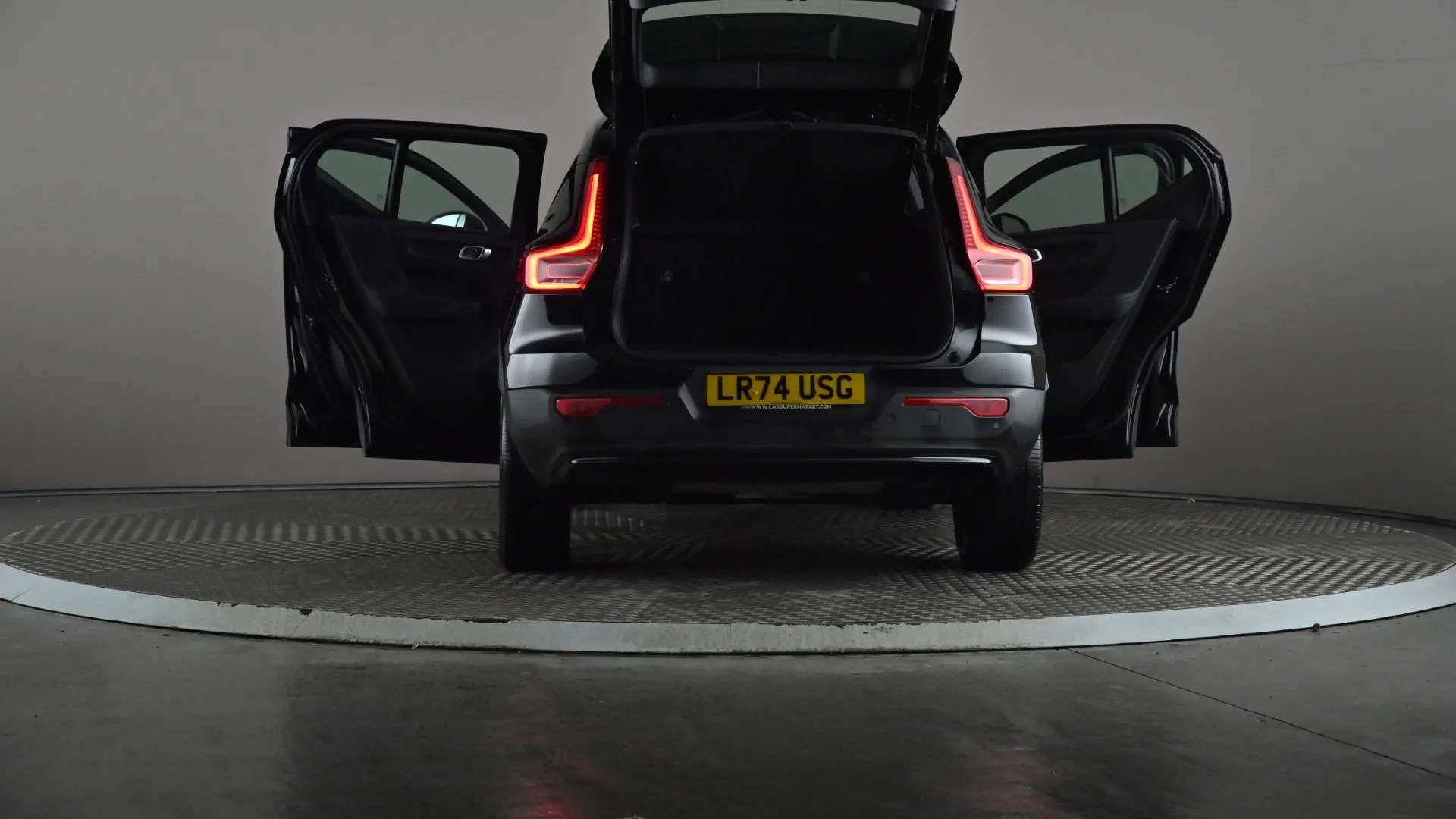 2024 VOLVO XC40 2024 VOLVO XC40