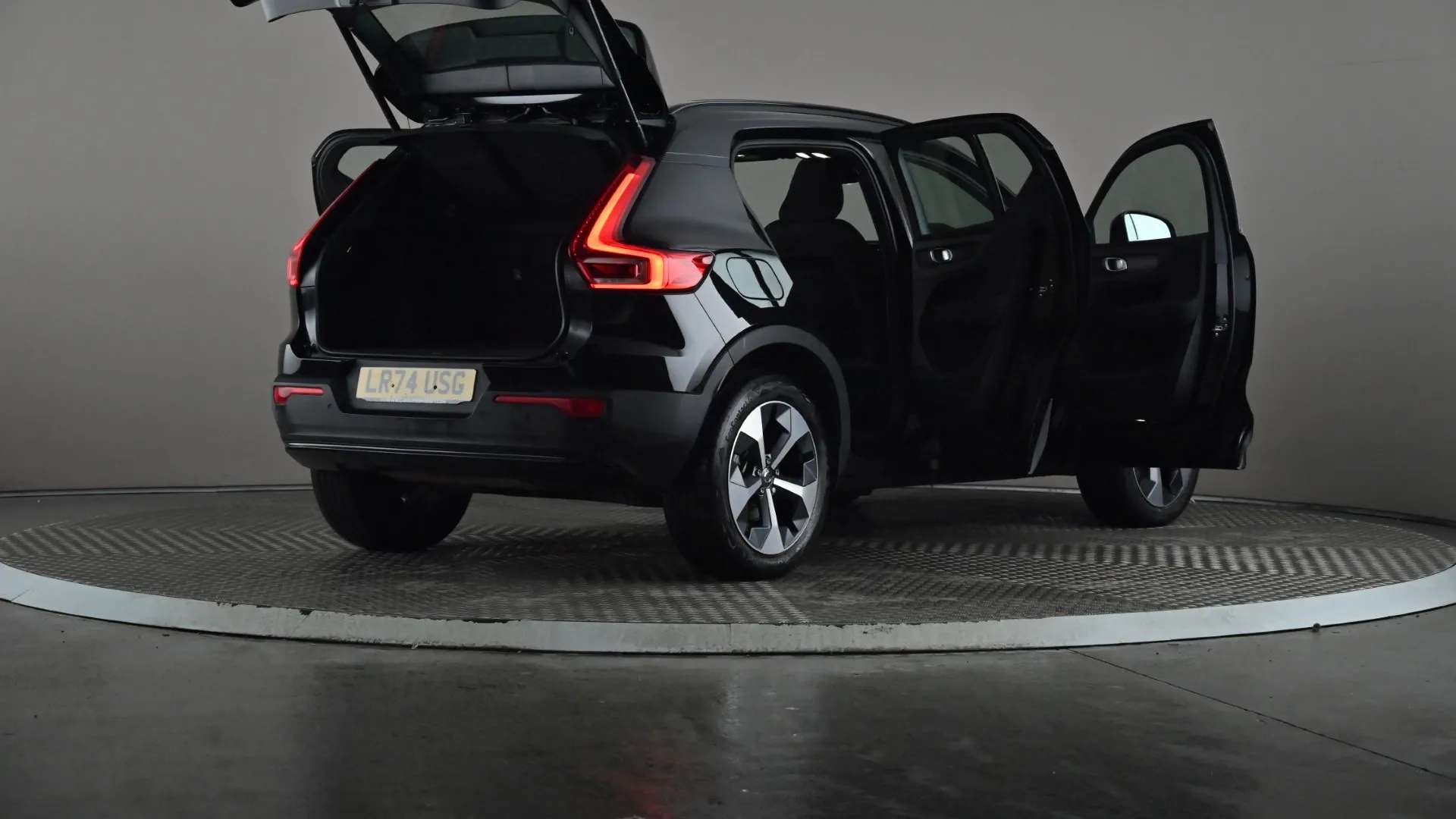 2024 VOLVO XC40 2024 VOLVO XC40