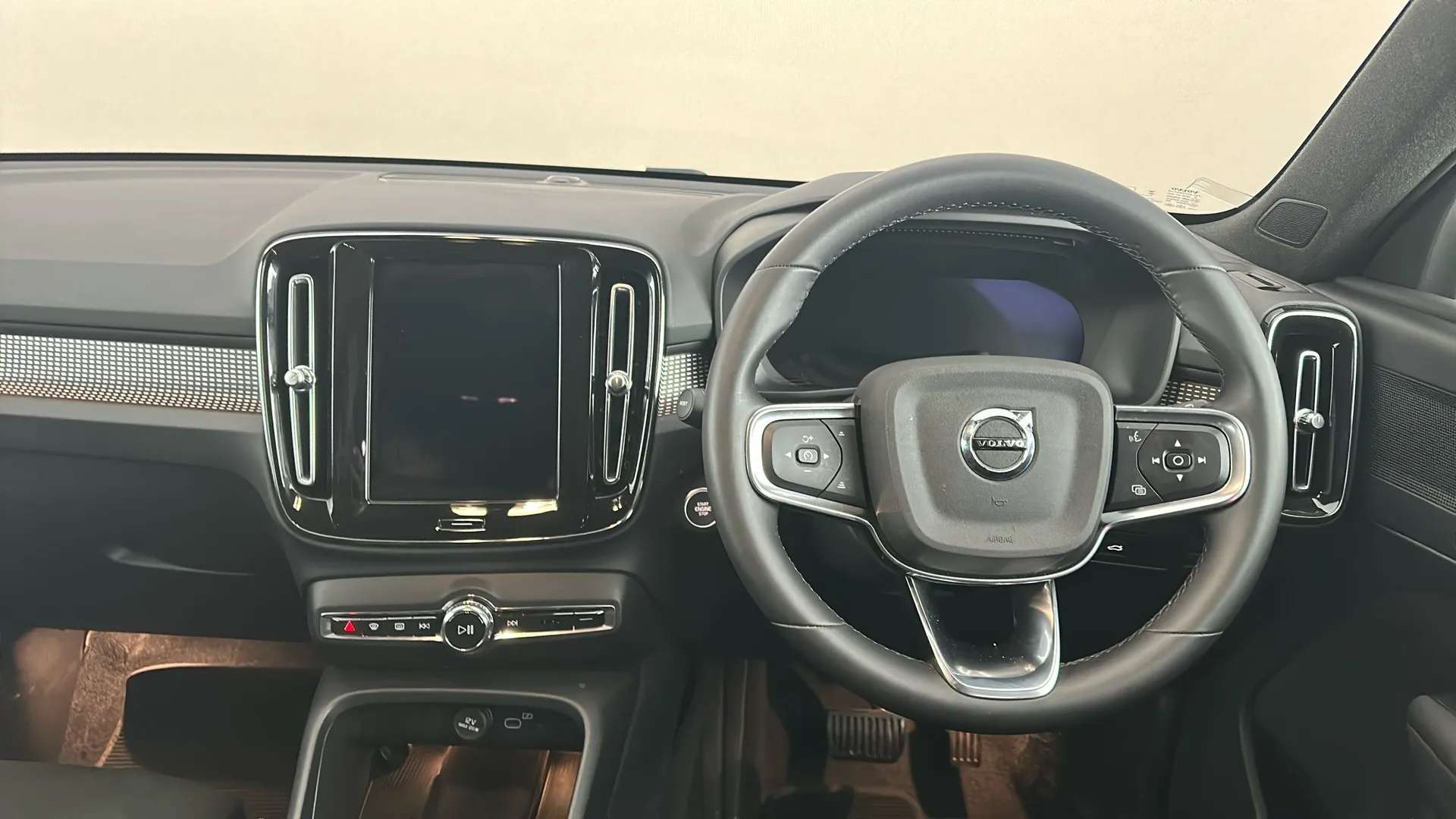 2024 VOLVO XC40 2024 VOLVO XC40