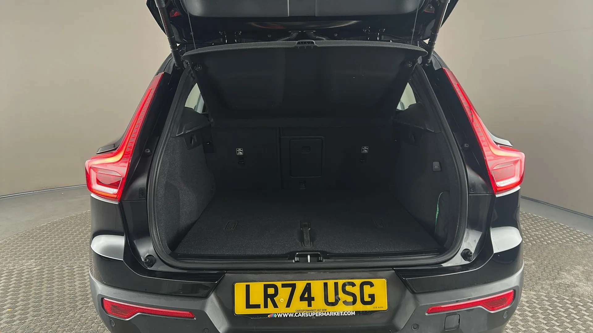 2024 VOLVO XC40 2024 VOLVO XC40