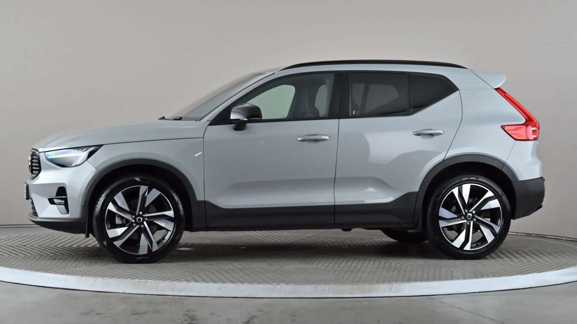 A 2025 VOLVO XC40 2.0 B3P Plus Dark Auto A 2025 VOLVO XC40 2.0 B3P Plus Dark Auto