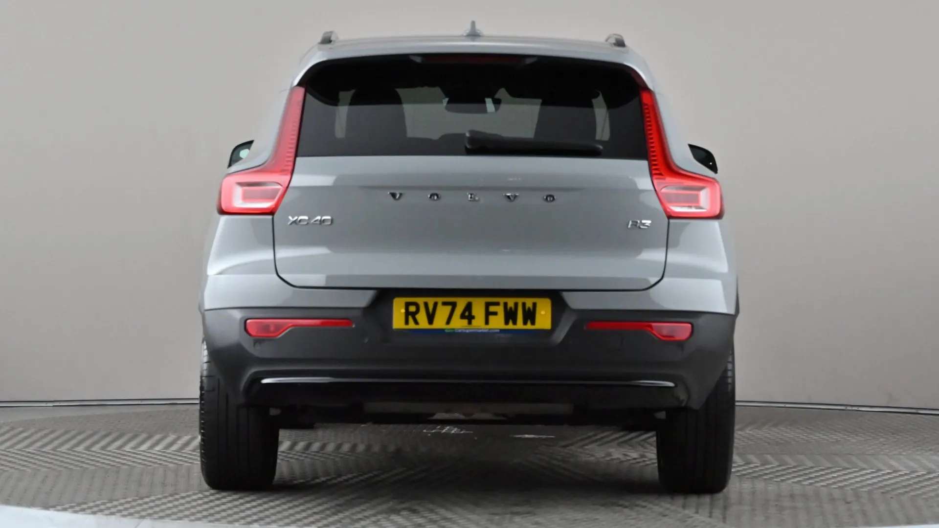 2025 VOLVO XC40 2025 VOLVO XC40