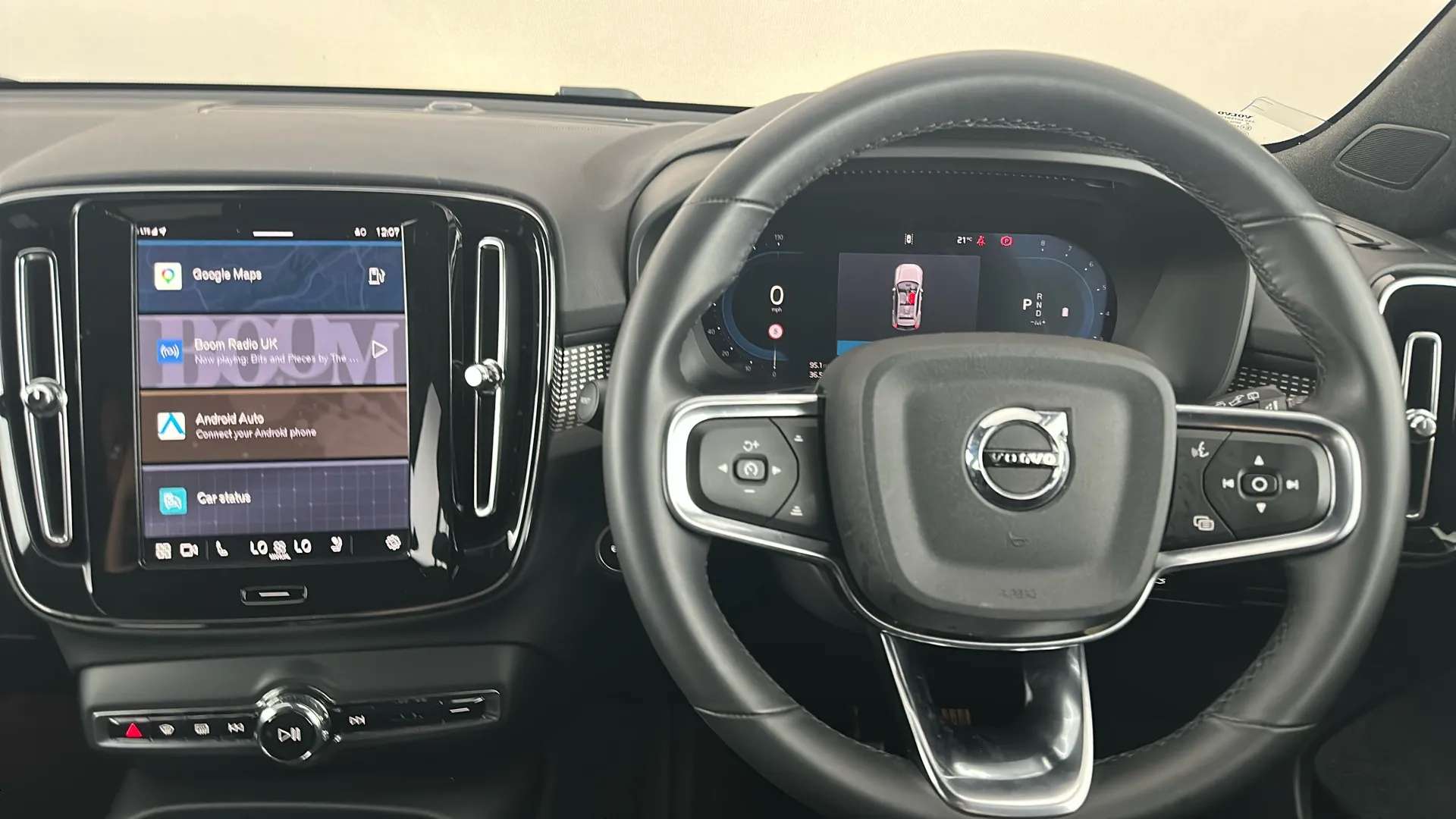 2025 VOLVO XC40 2025 VOLVO XC40
