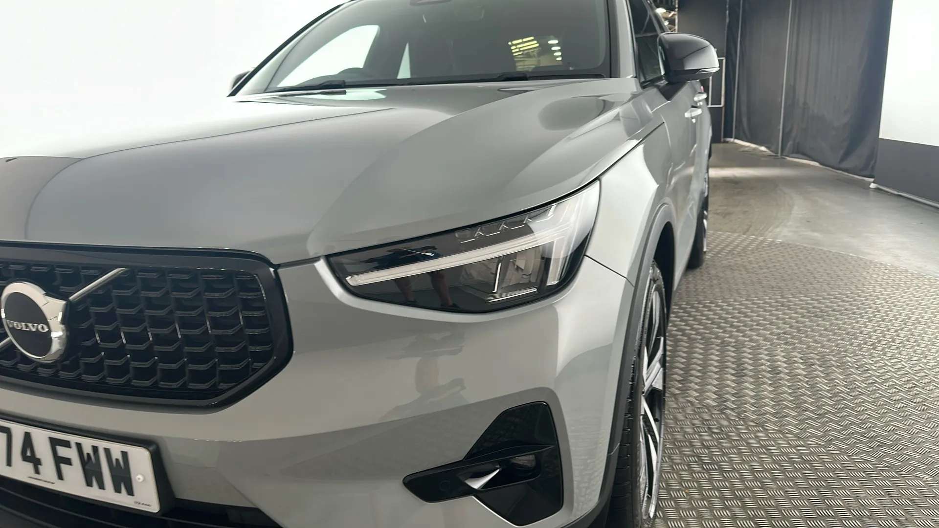 2025 VOLVO XC40 2025 VOLVO XC40