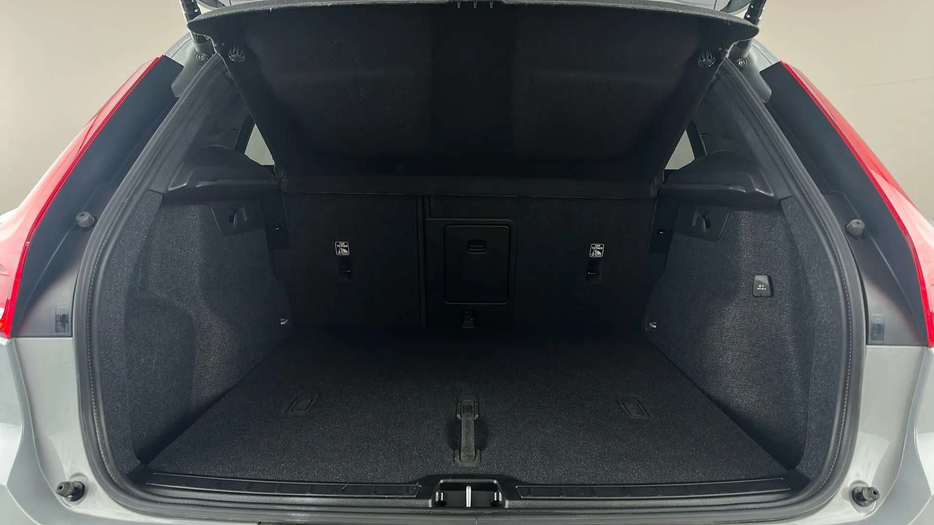 2025 VOLVO XC40 2025 VOLVO XC40