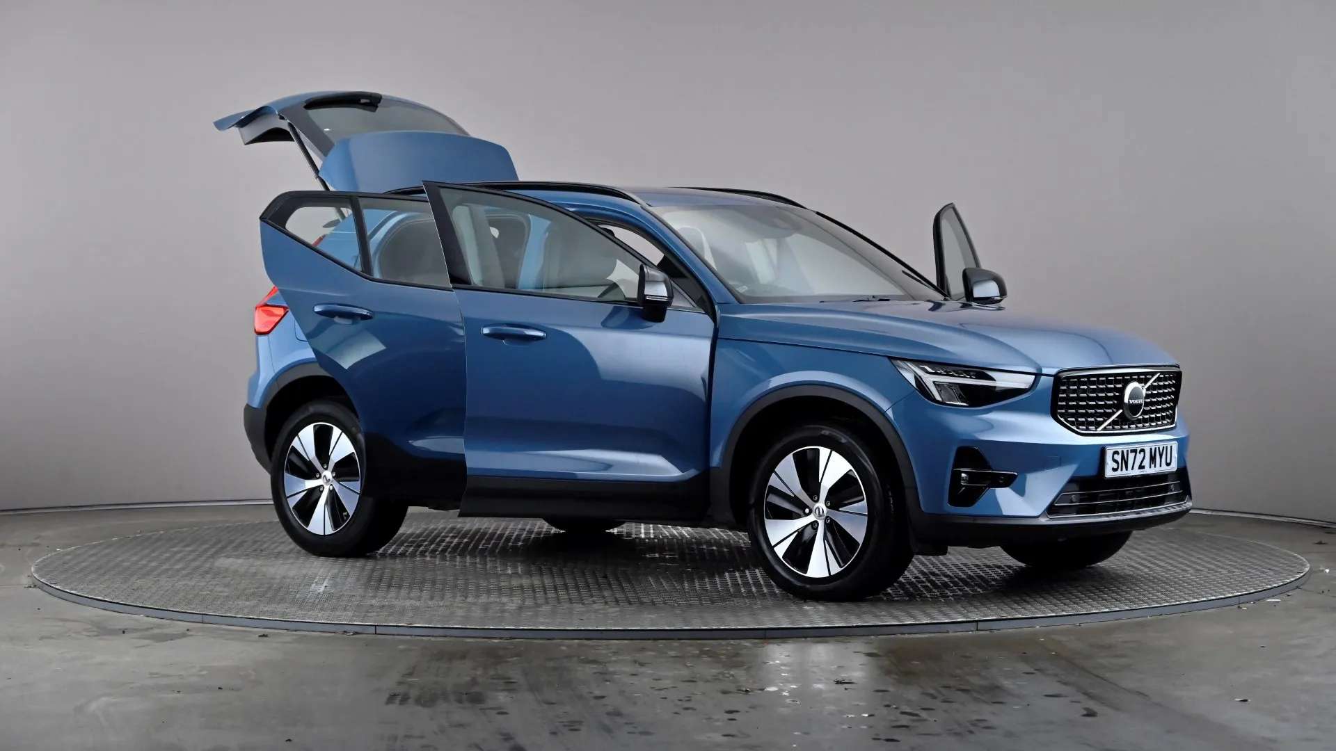 2022 VOLVO XC40 2022 VOLVO XC40