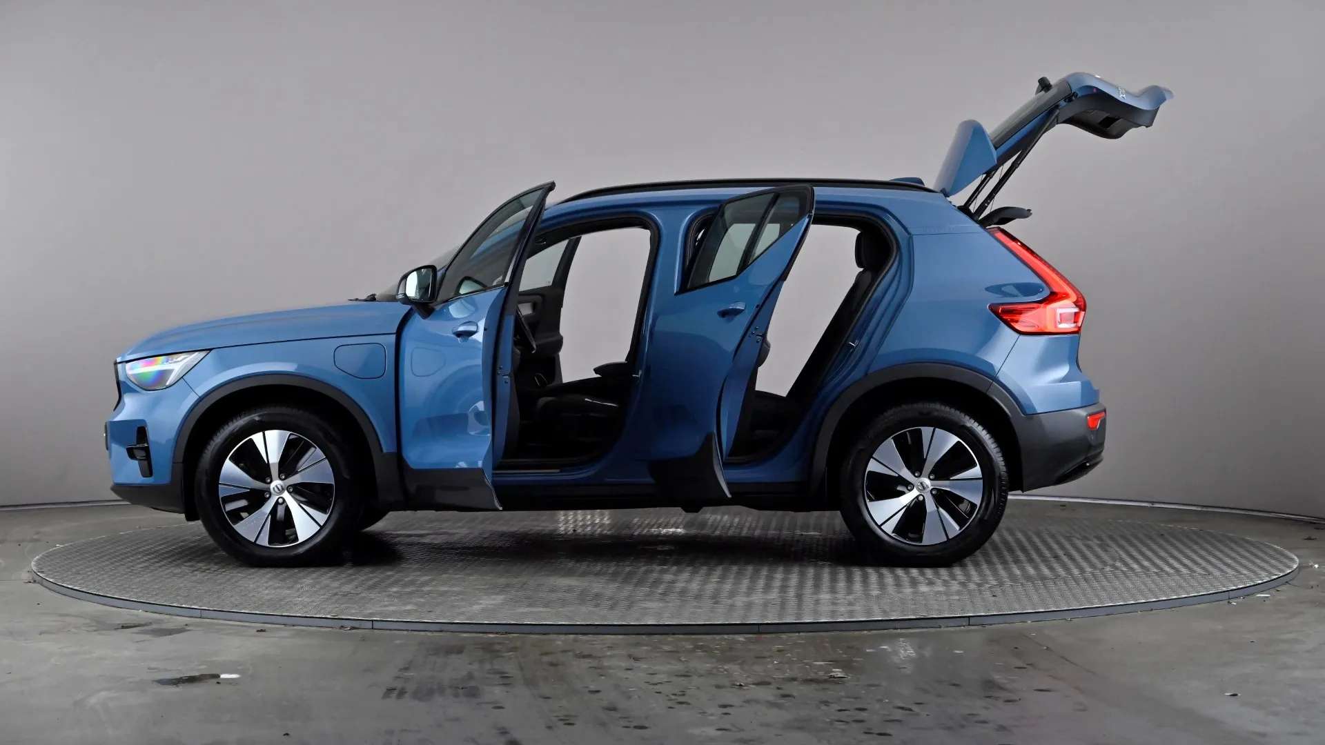 2022 VOLVO XC40 2022 VOLVO XC40