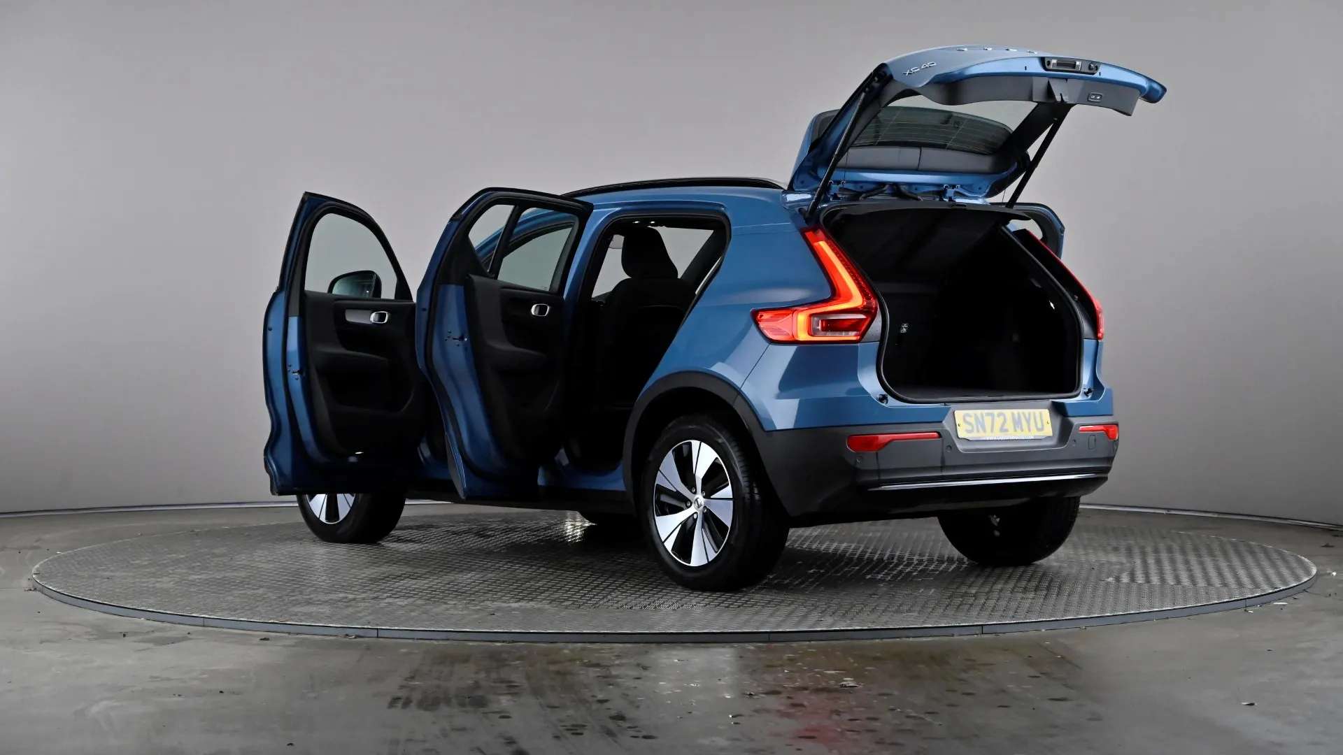 2022 VOLVO XC40 2022 VOLVO XC40