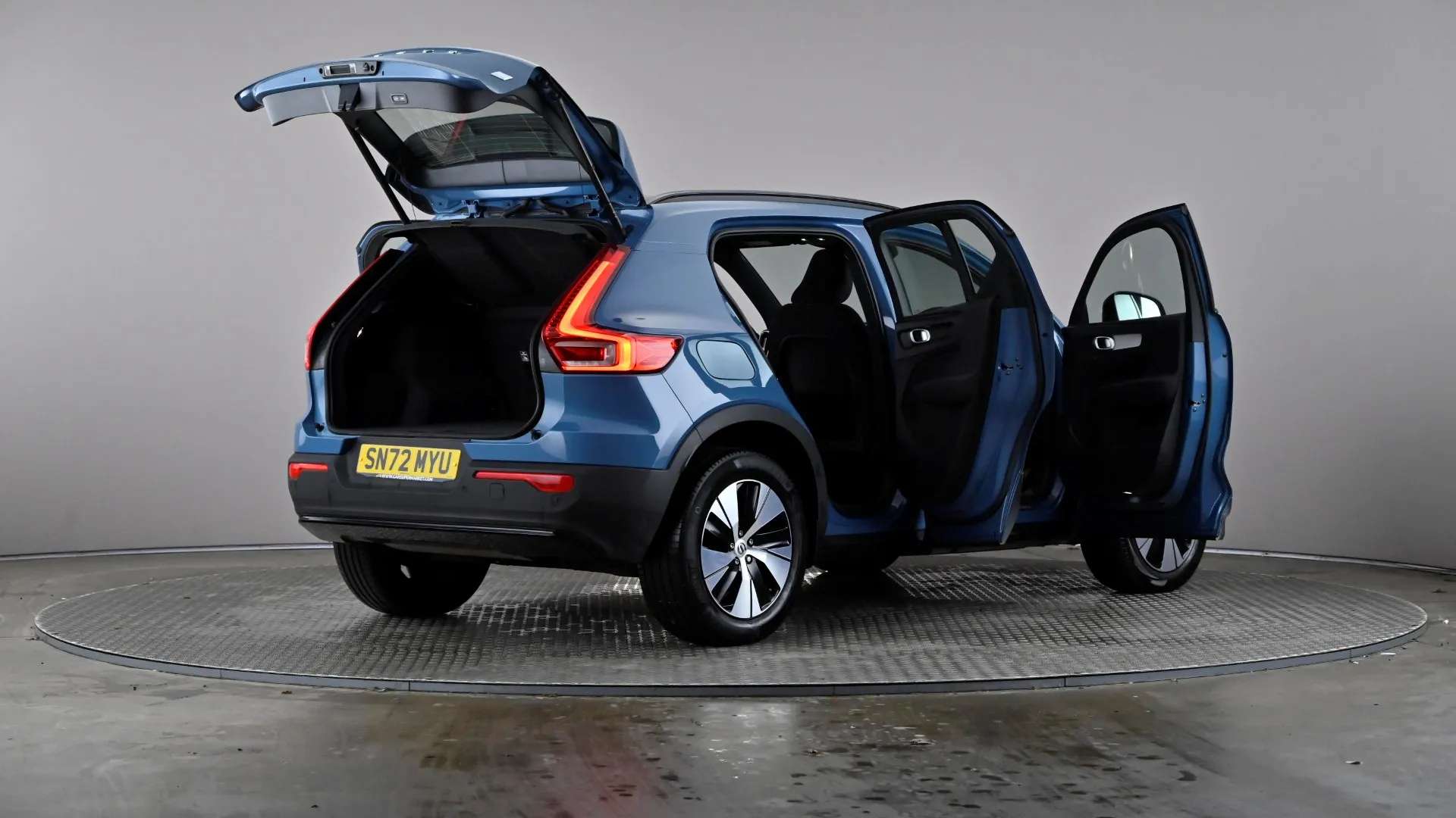 2022 VOLVO XC40 2022 VOLVO XC40