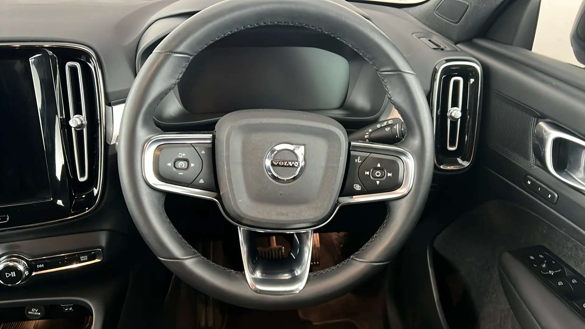 2022 VOLVO XC40 2022 VOLVO XC40