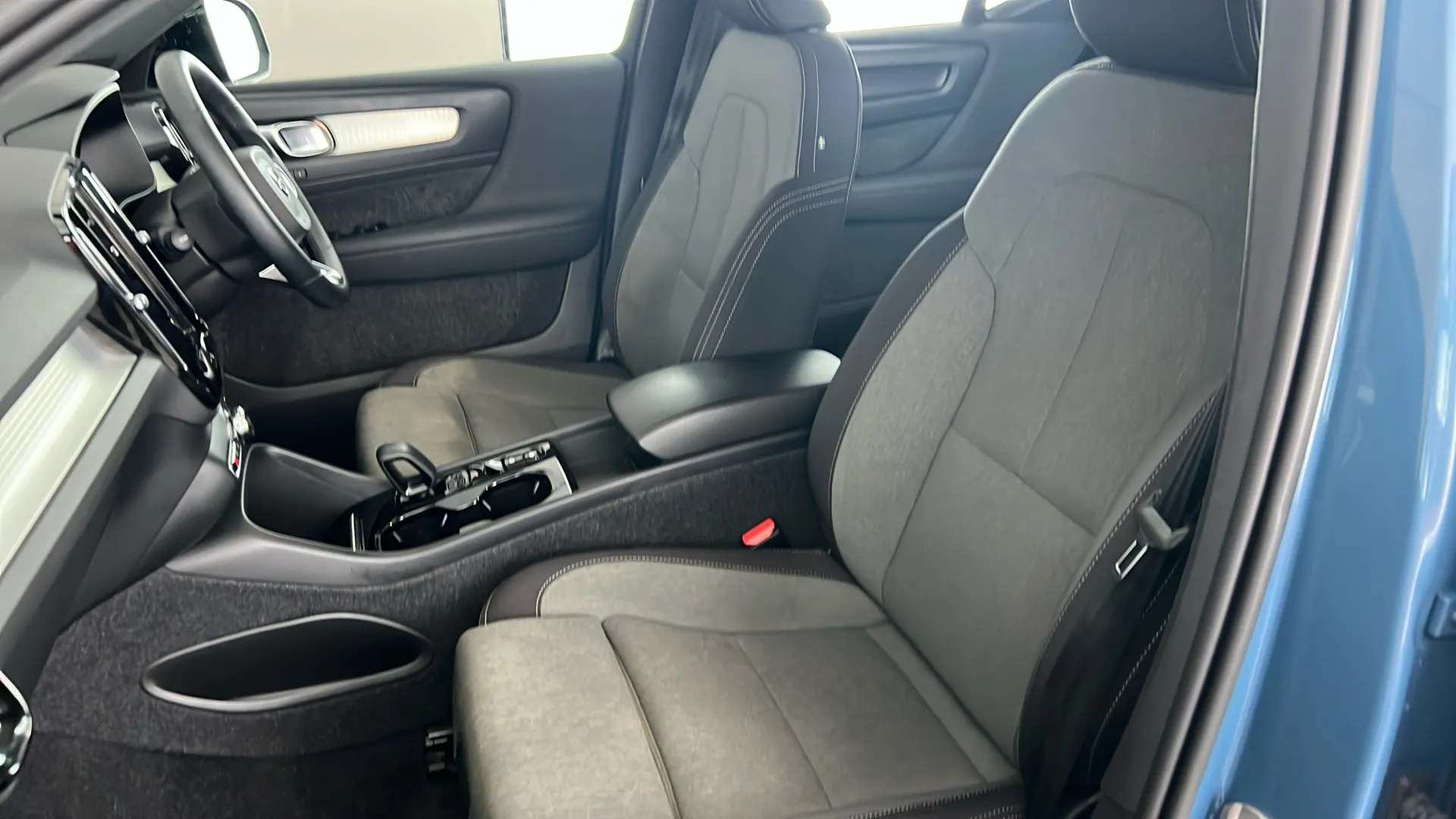 2022 VOLVO XC40 2022 VOLVO XC40