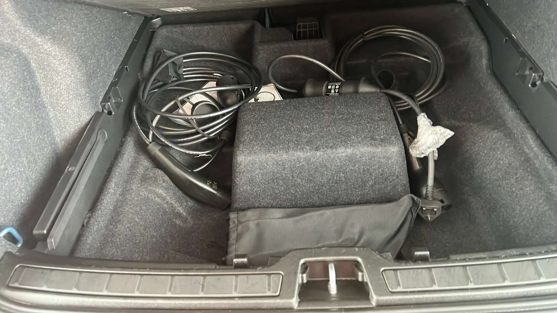 2022 VOLVO XC40 2022 VOLVO XC40