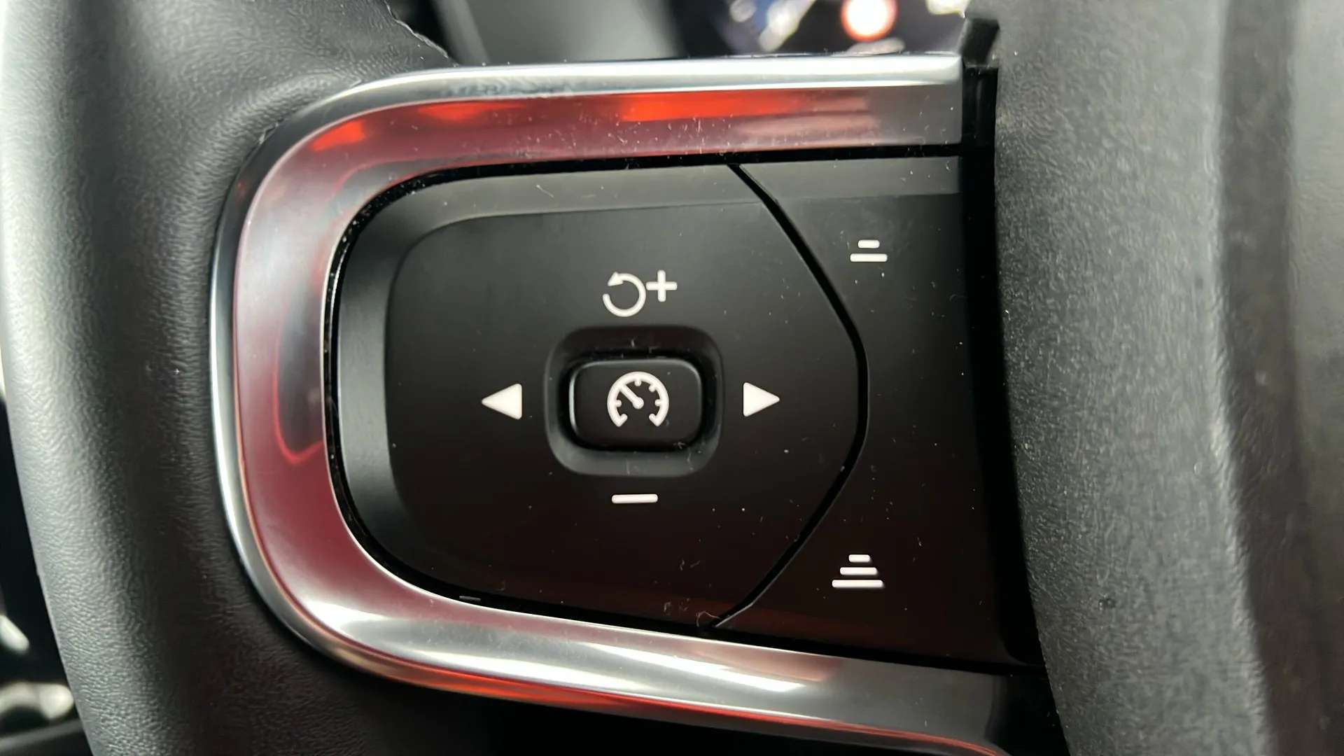 2022 VOLVO XC40 2022 VOLVO XC40