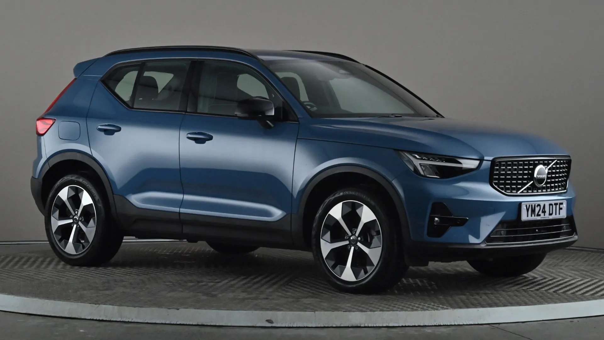 A 2024 VOLVO XC40 2.0 B3P Plus Dark Auto A 2024 VOLVO XC40 2.0 B3P Plus Dark Auto