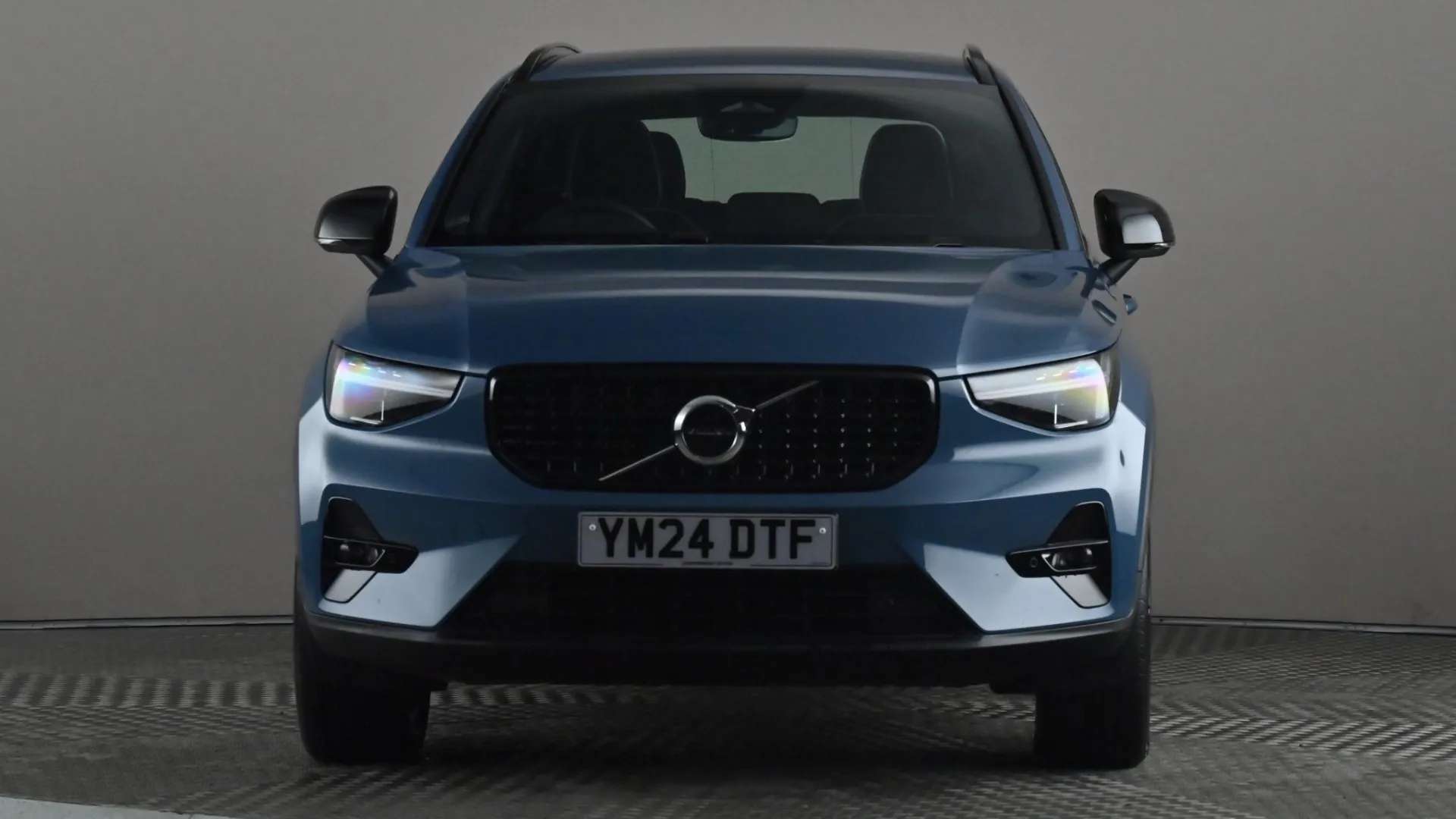 A 2024 VOLVO XC40 2.0 B3P Plus Dark Auto A 2024 VOLVO XC40 2.0 B3P Plus Dark Auto