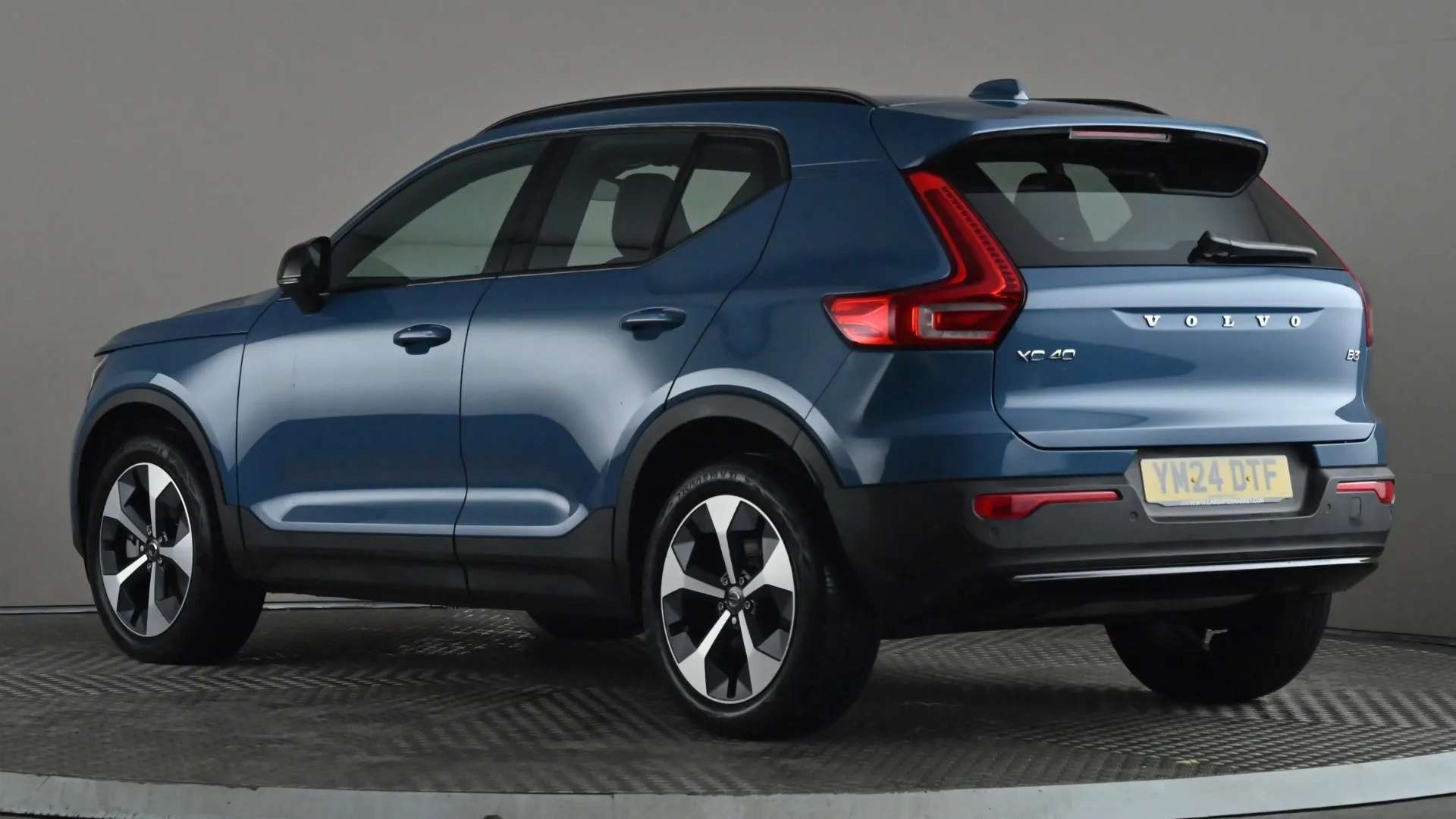 A 2024 VOLVO XC40 2.0 B3P Plus Dark Auto A 2024 VOLVO XC40 2.0 B3P Plus Dark Auto