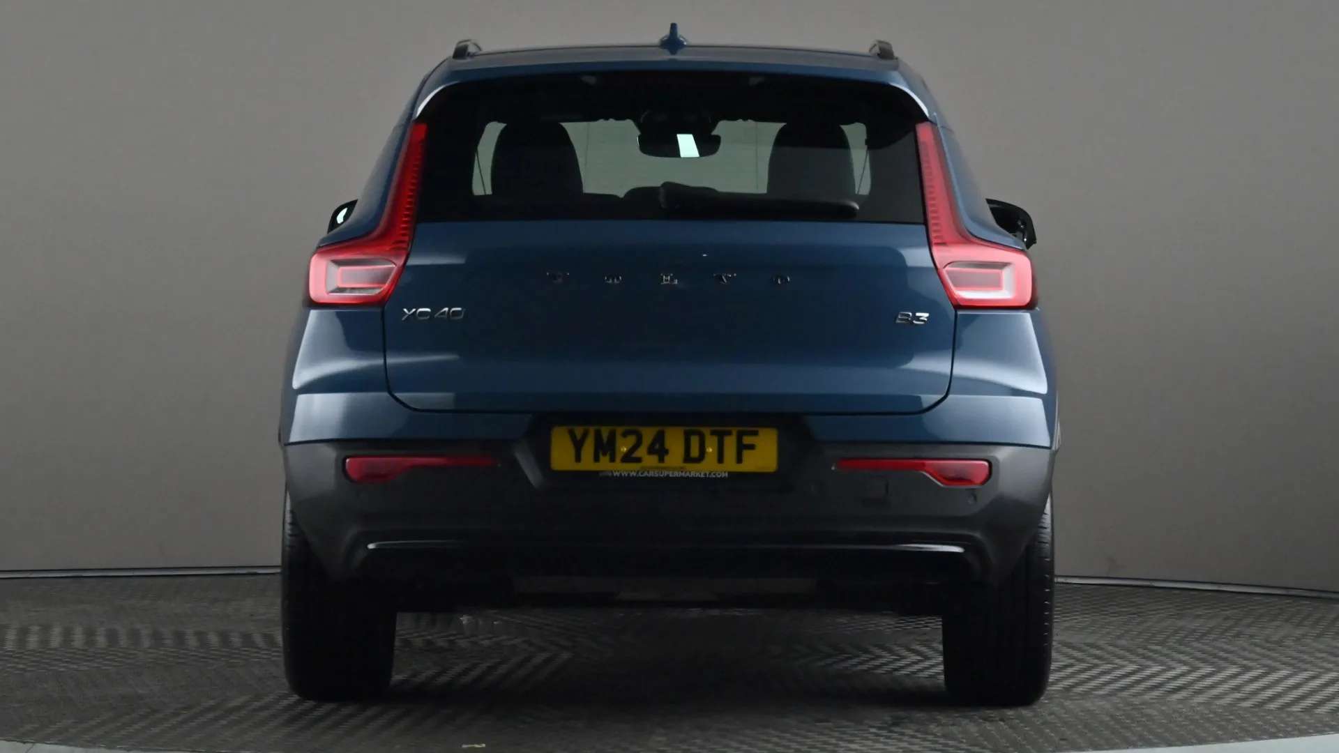 2024 VOLVO XC40 2024 VOLVO XC40