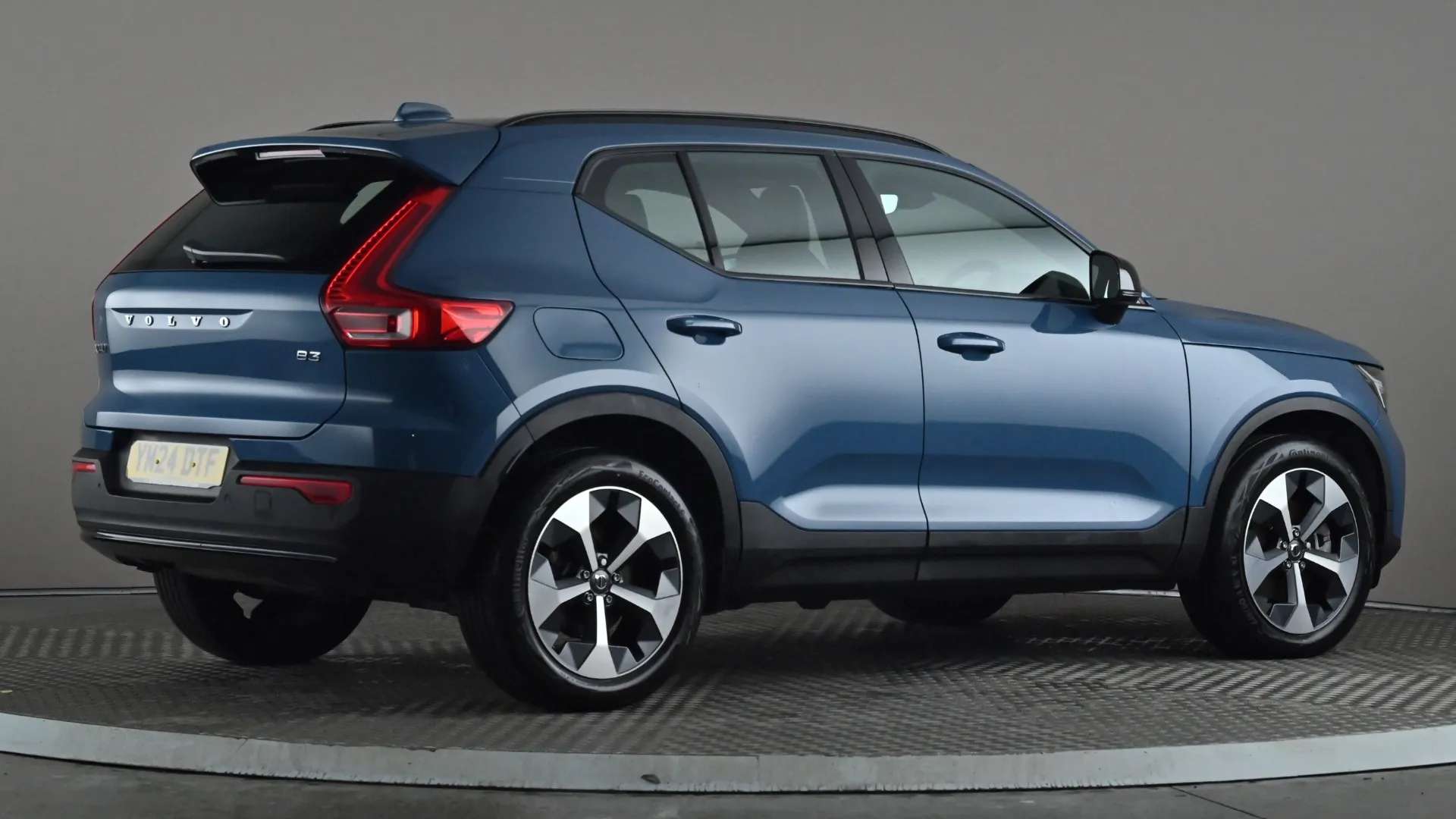 2024 VOLVO XC40 2024 VOLVO XC40