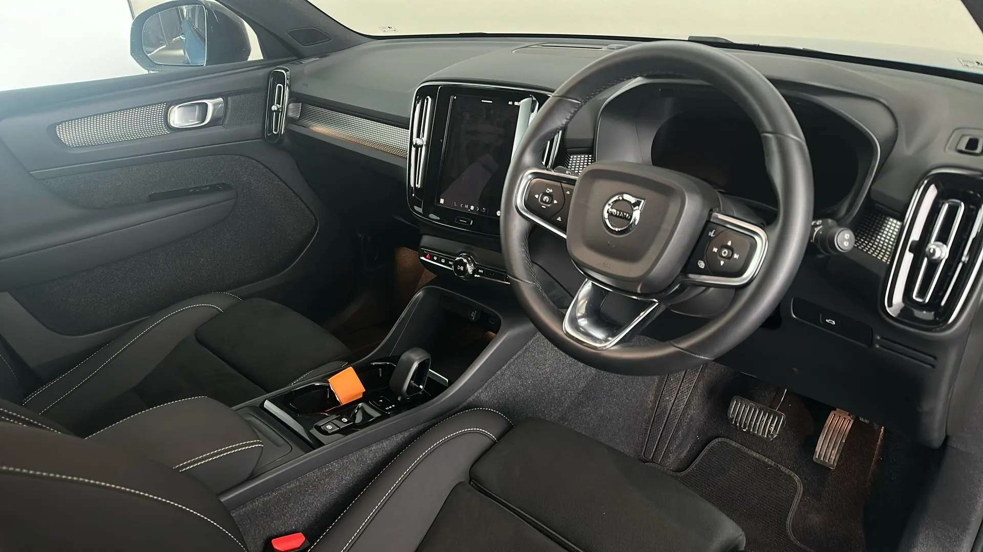 2024 VOLVO XC40 2024 VOLVO XC40