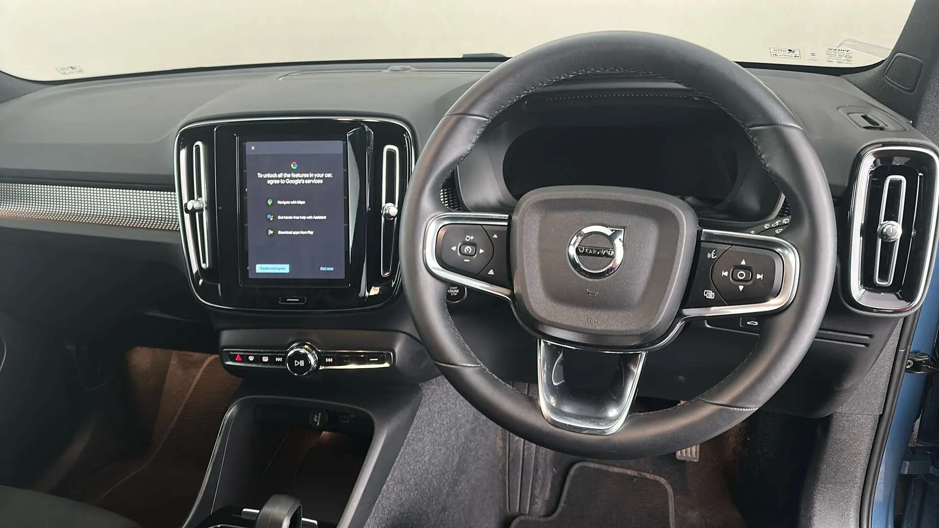 2024 VOLVO XC40 2024 VOLVO XC40