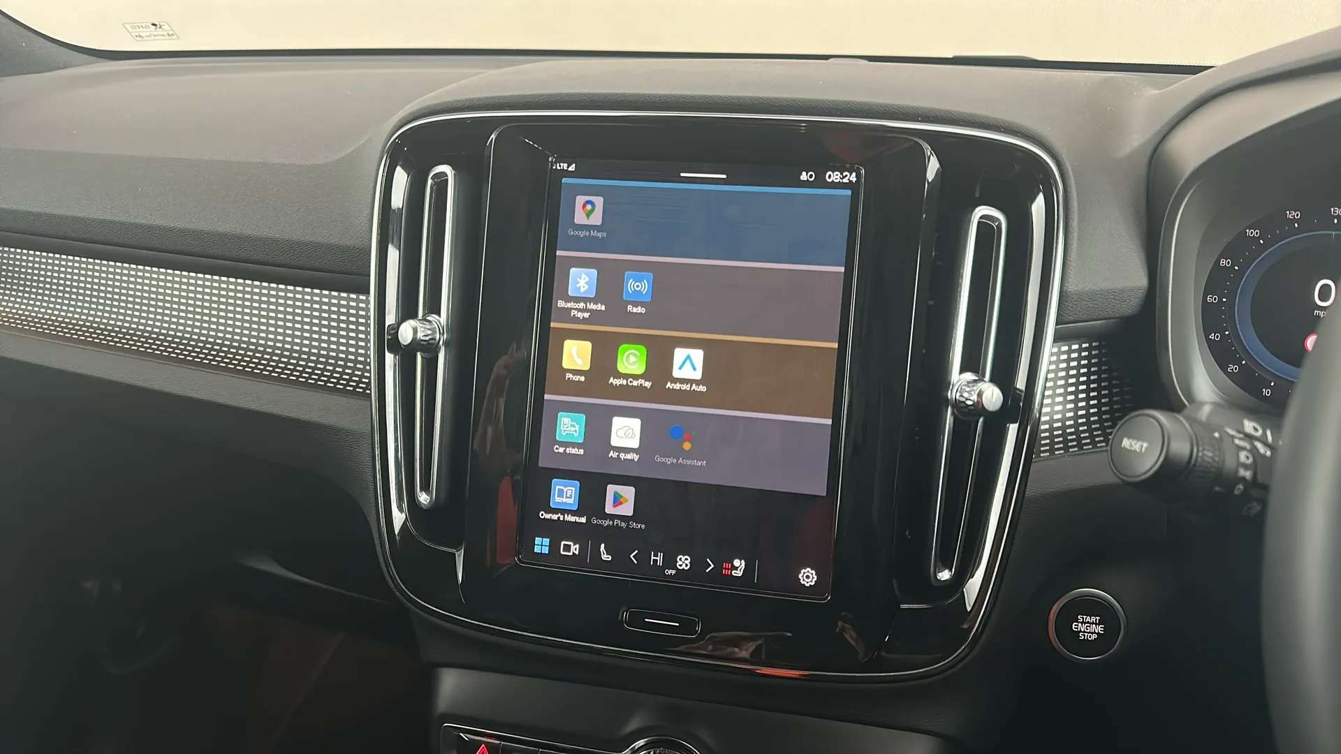 2024 VOLVO XC40 2024 VOLVO XC40