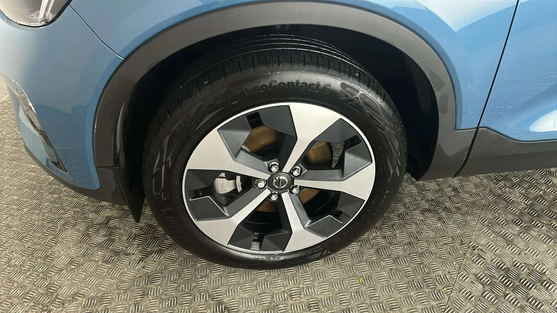 2024 VOLVO XC40 2024 VOLVO XC40