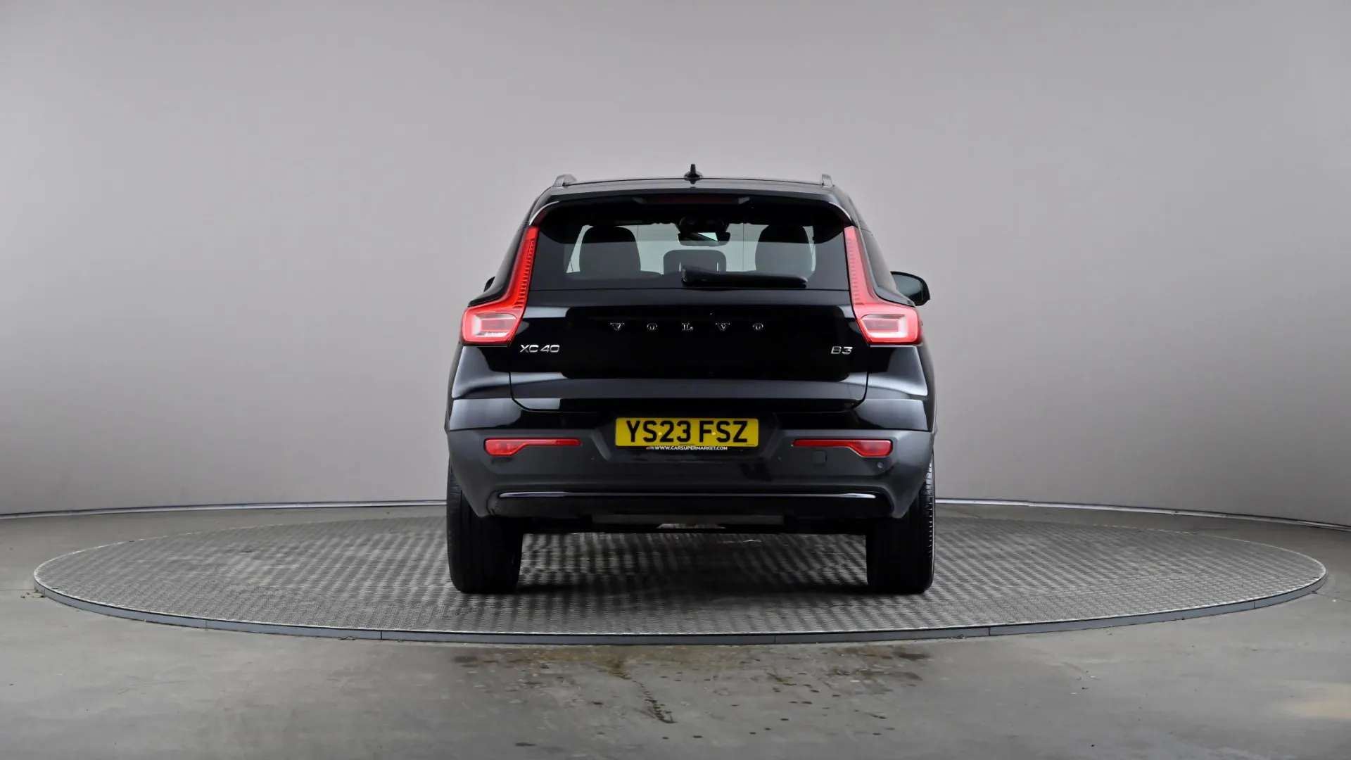 2023 VOLVO XC40 2023 VOLVO XC40