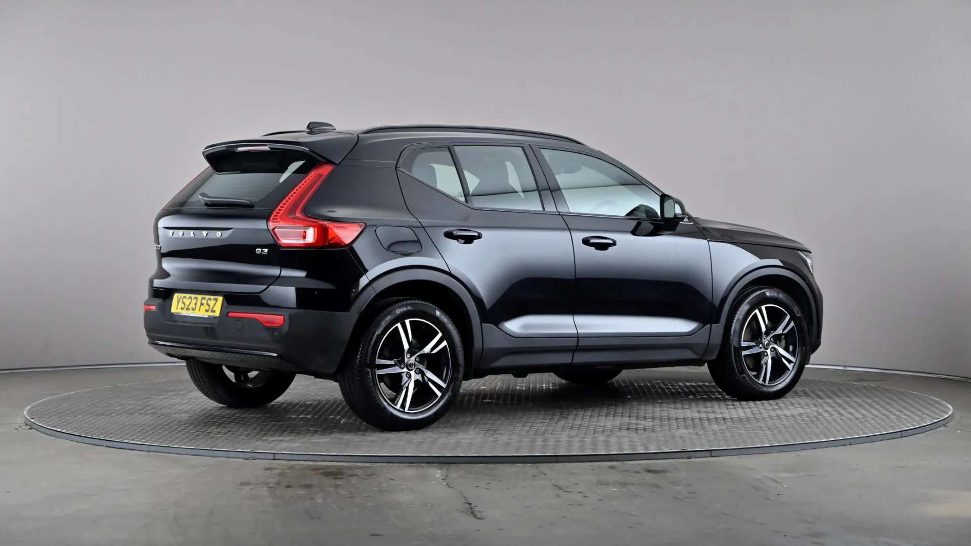 2023 VOLVO XC40 2023 VOLVO XC40