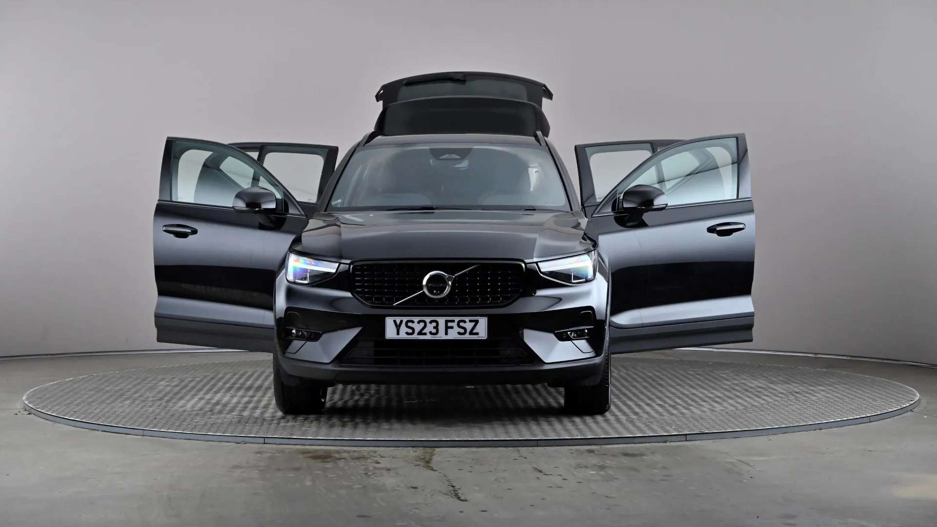 2023 VOLVO XC40 2023 VOLVO XC40