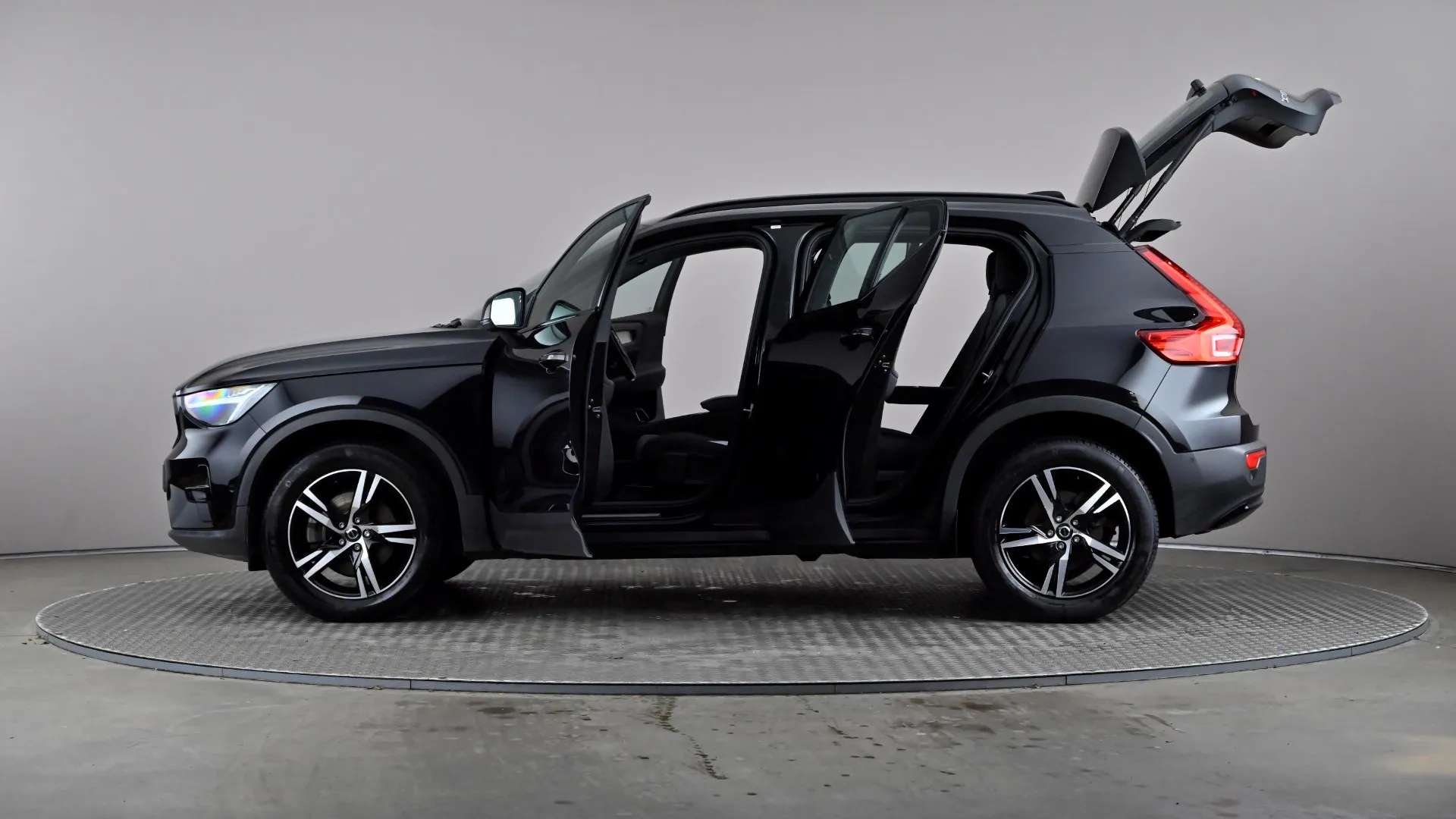 2023 VOLVO XC40 2023 VOLVO XC40