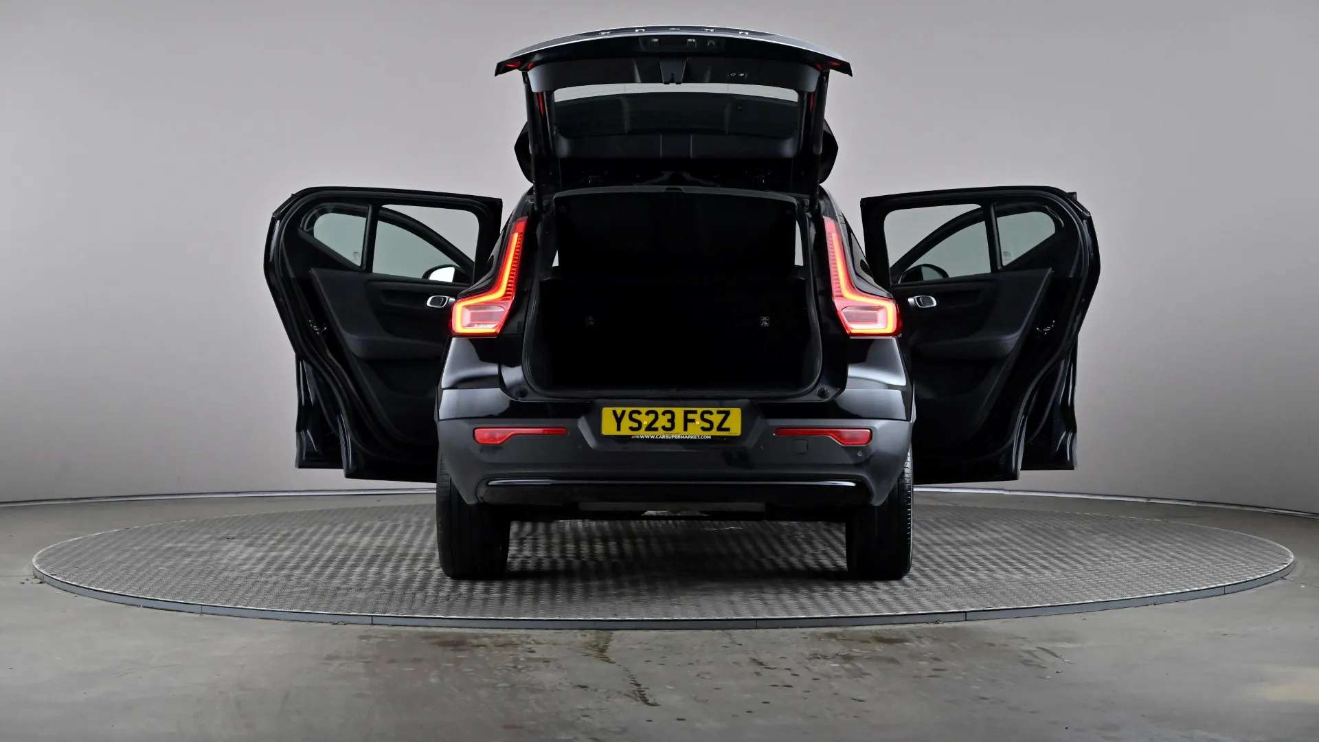 2023 VOLVO XC40 2023 VOLVO XC40