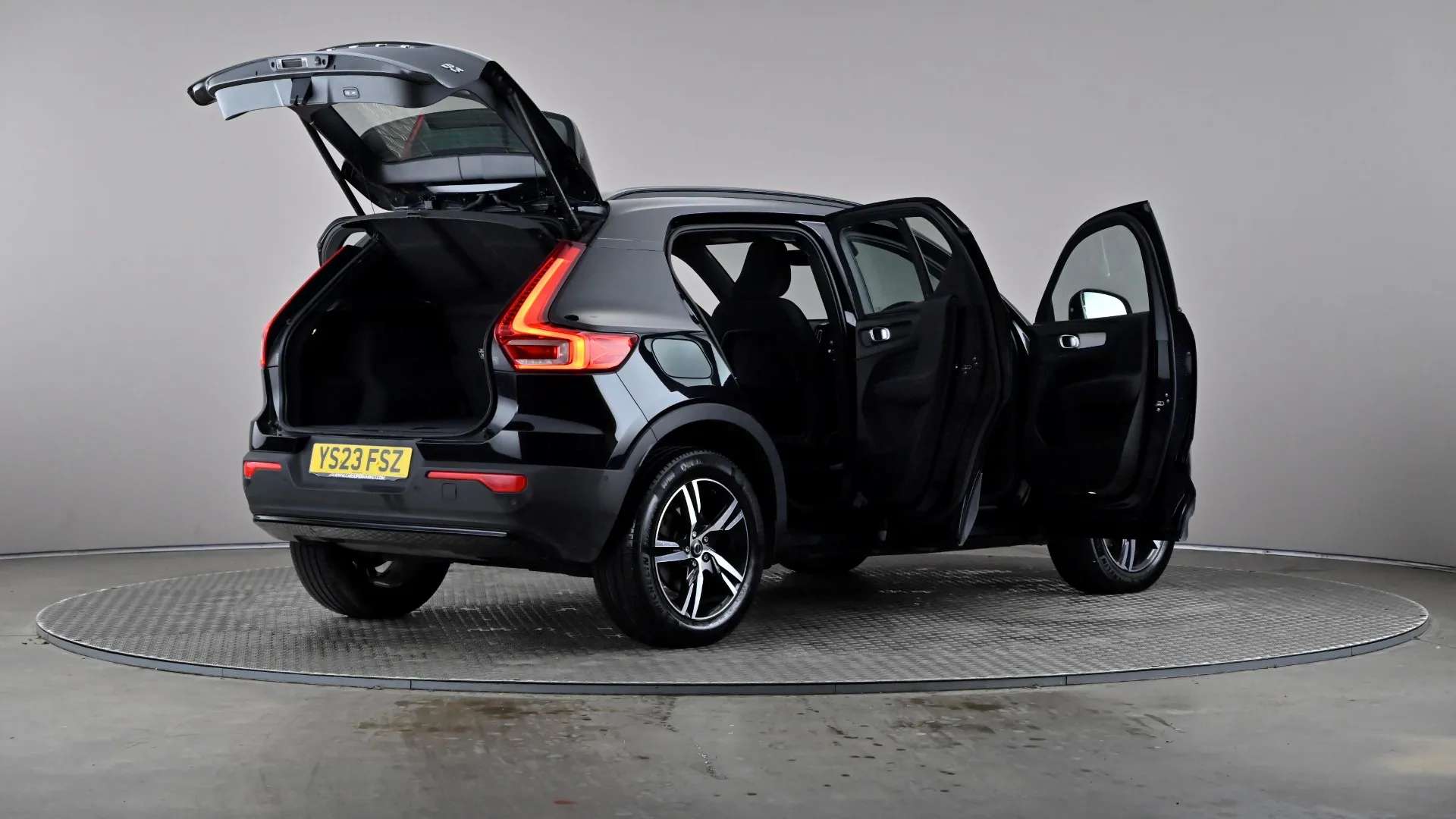 2023 VOLVO XC40 2023 VOLVO XC40