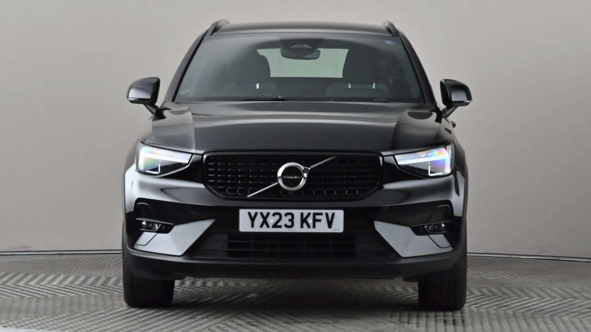 A 2023 VOLVO XC40 2.0 B3P Plus Dark Auto A 2023 VOLVO XC40 2.0 B3P Plus Dark Auto