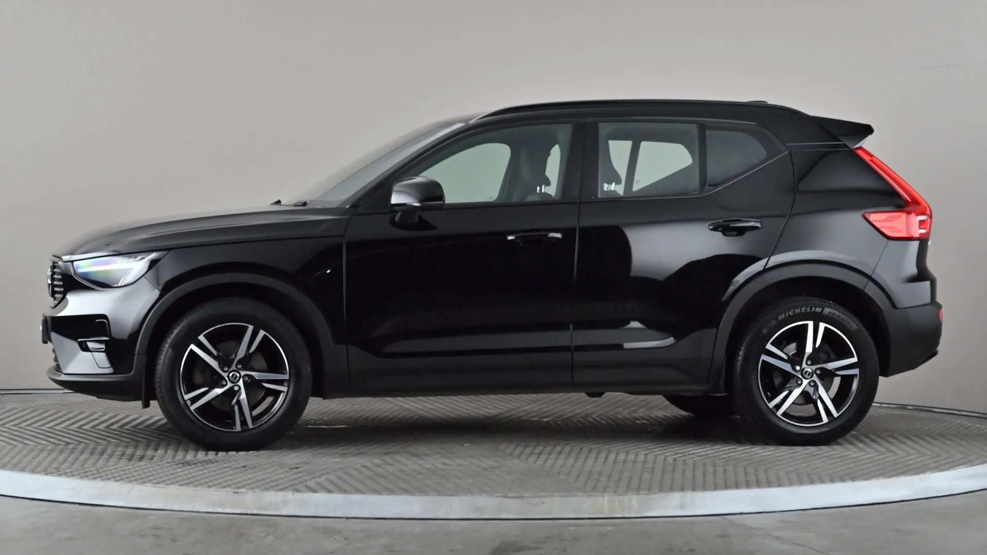 A 2023 VOLVO XC40 2.0 B3P Plus Dark Auto A 2023 VOLVO XC40 2.0 B3P Plus Dark Auto