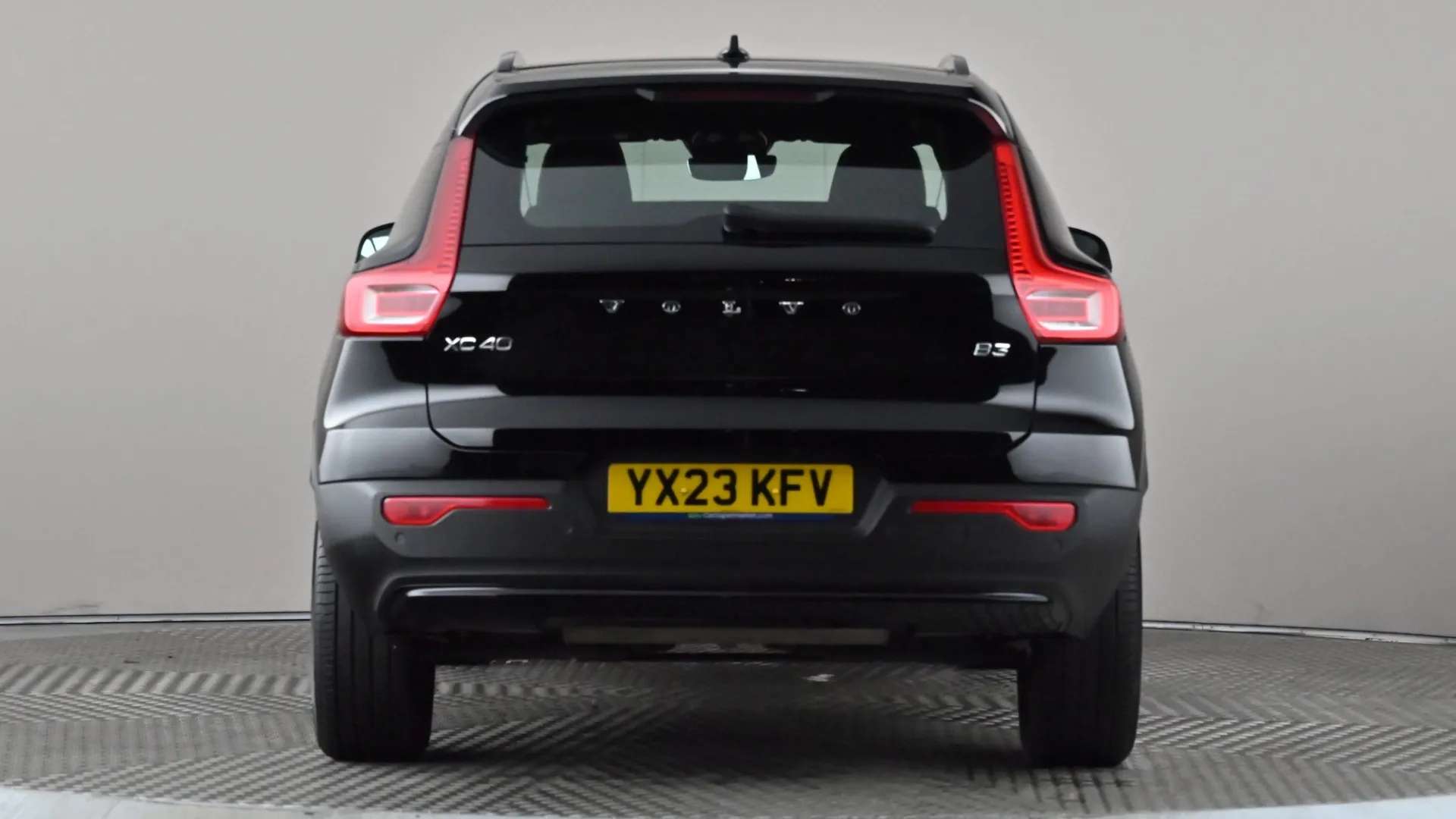 2023 VOLVO XC40 2023 VOLVO XC40