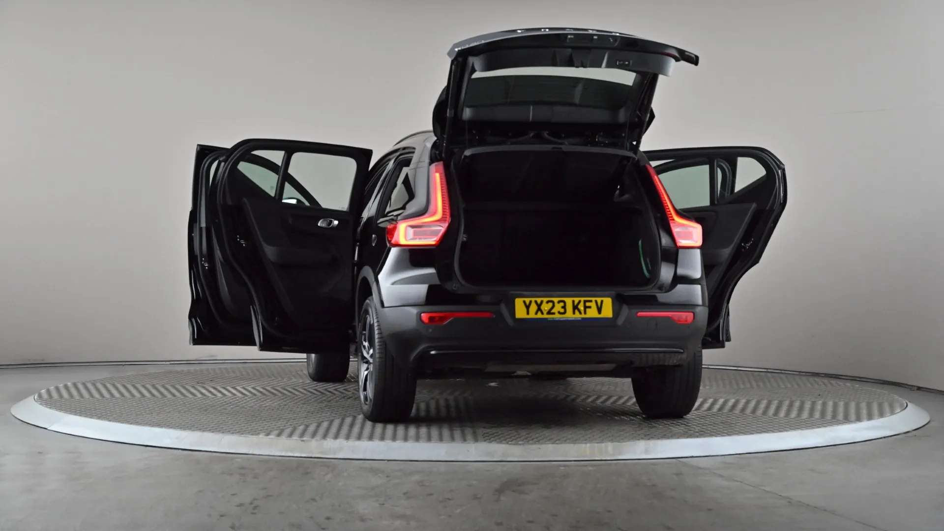 2023 VOLVO XC40 2023 VOLVO XC40