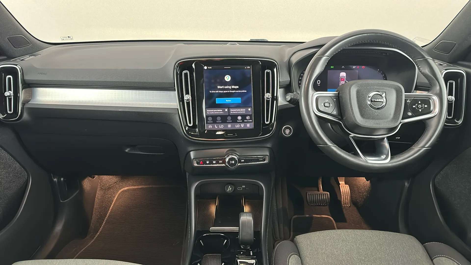 2023 VOLVO XC40 2023 VOLVO XC40