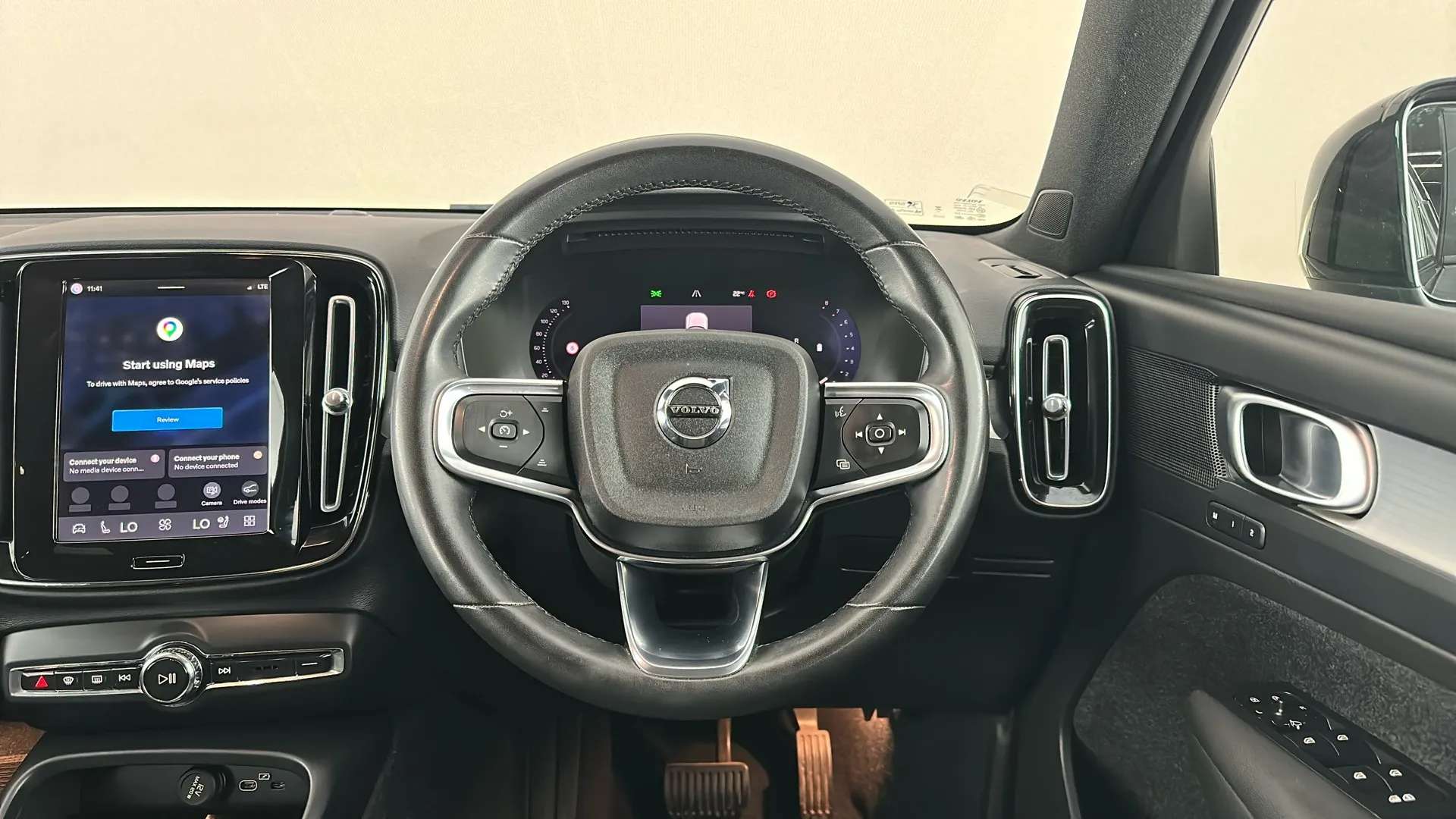 2023 VOLVO XC40 2023 VOLVO XC40