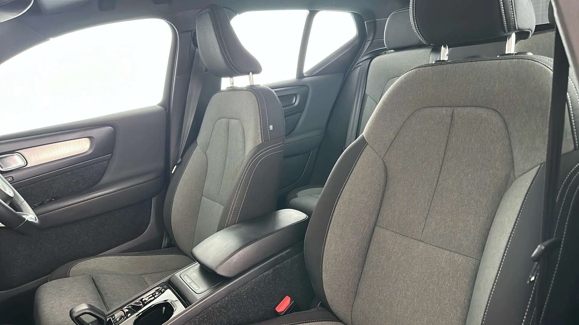2023 VOLVO XC40 2023 VOLVO XC40