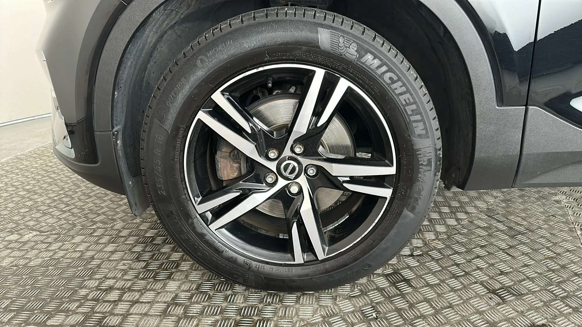 2023 VOLVO XC40 2023 VOLVO XC40