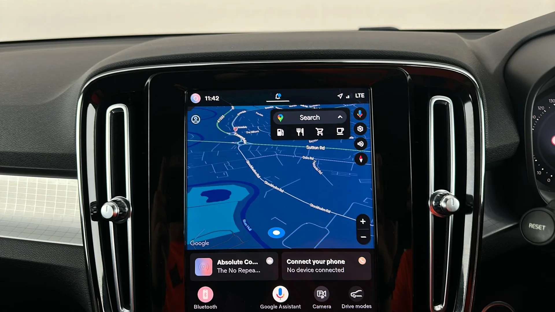 2023 VOLVO XC40 2023 VOLVO XC40