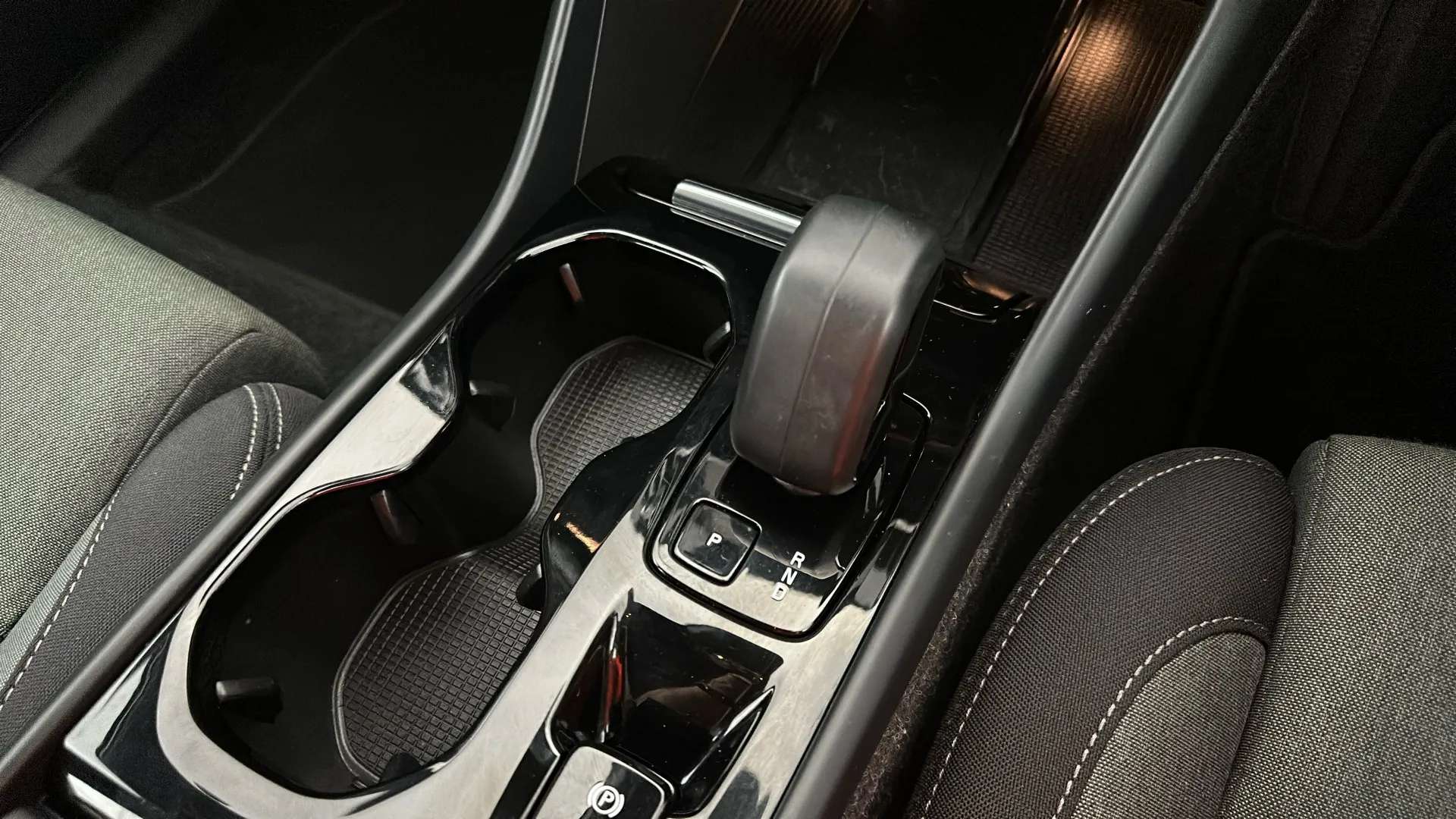 2023 VOLVO XC40 2023 VOLVO XC40