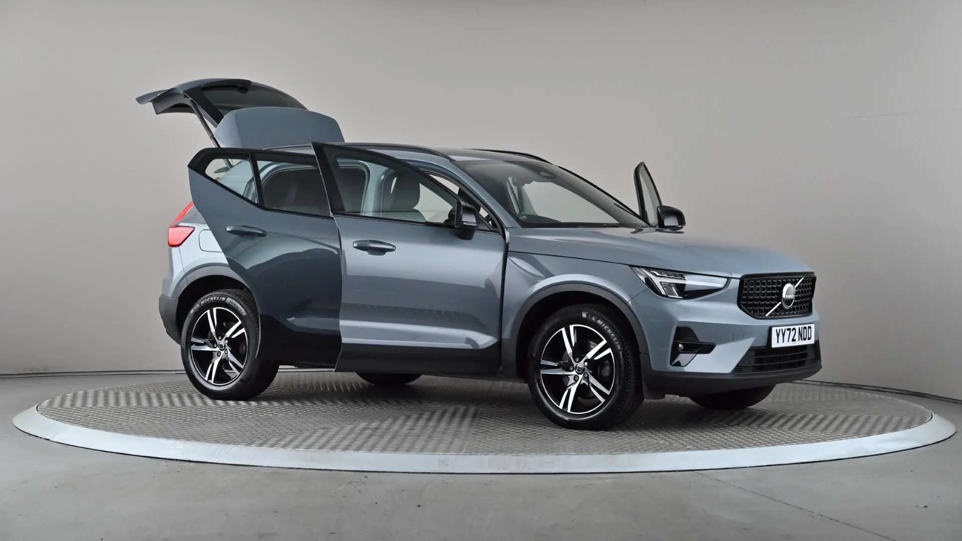 2022 VOLVO XC40 2022 VOLVO XC40