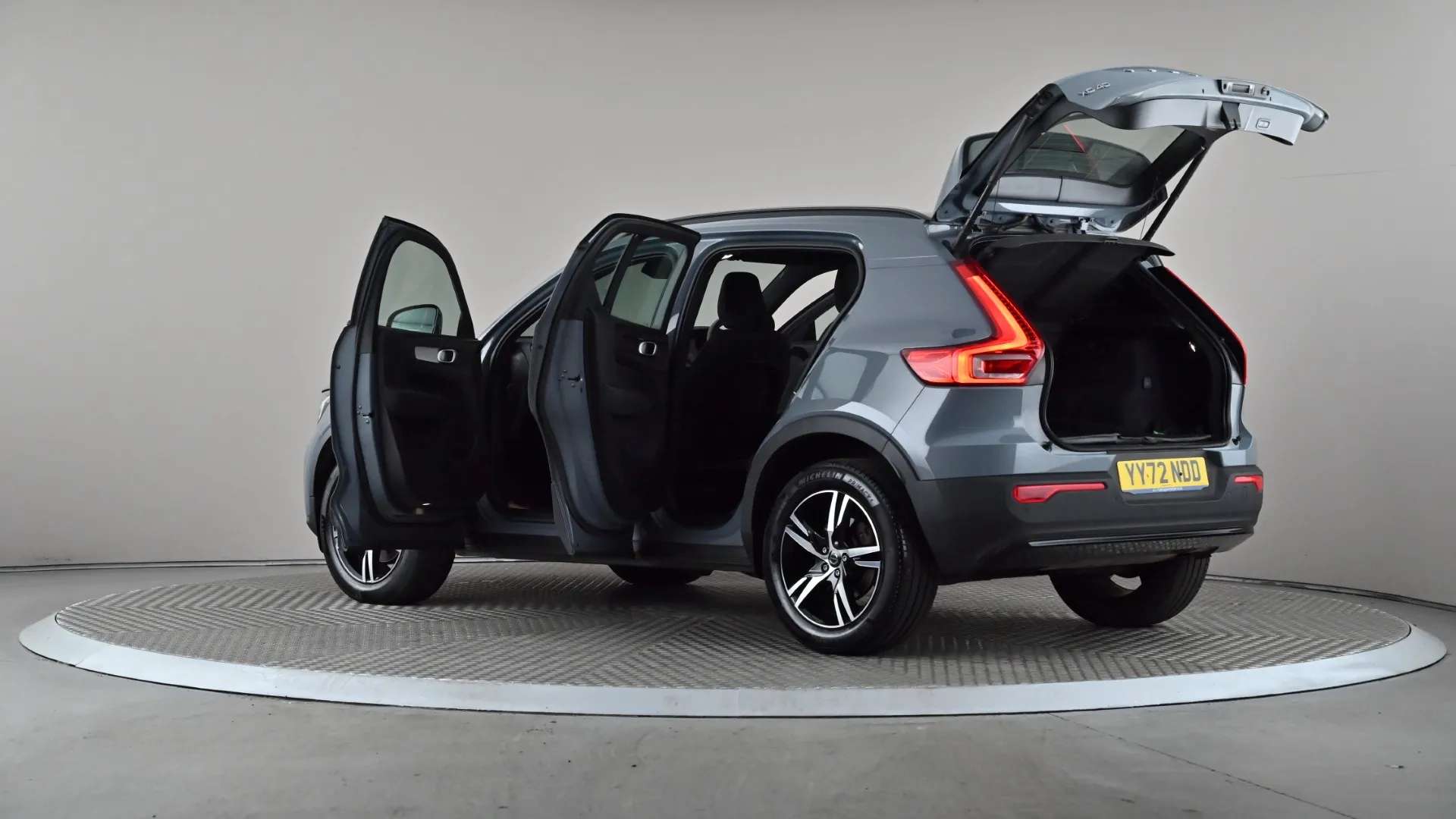 2022 VOLVO XC40 2022 VOLVO XC40